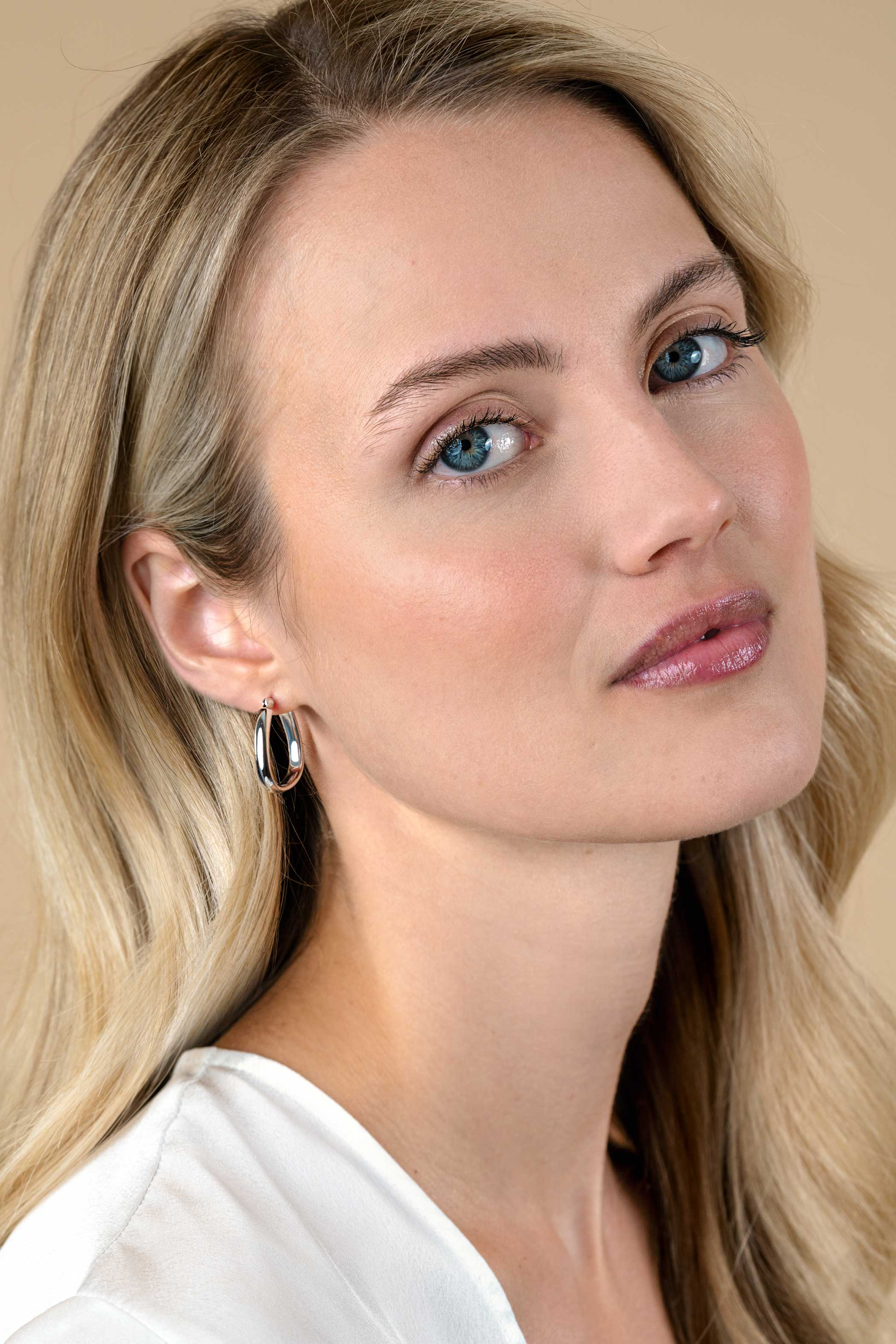 22mm ZINZI Silber Creolen in trendiger Taschenform mit glatter Röhre 4mm breit und praktischem oberen Verschluss ZIO2606