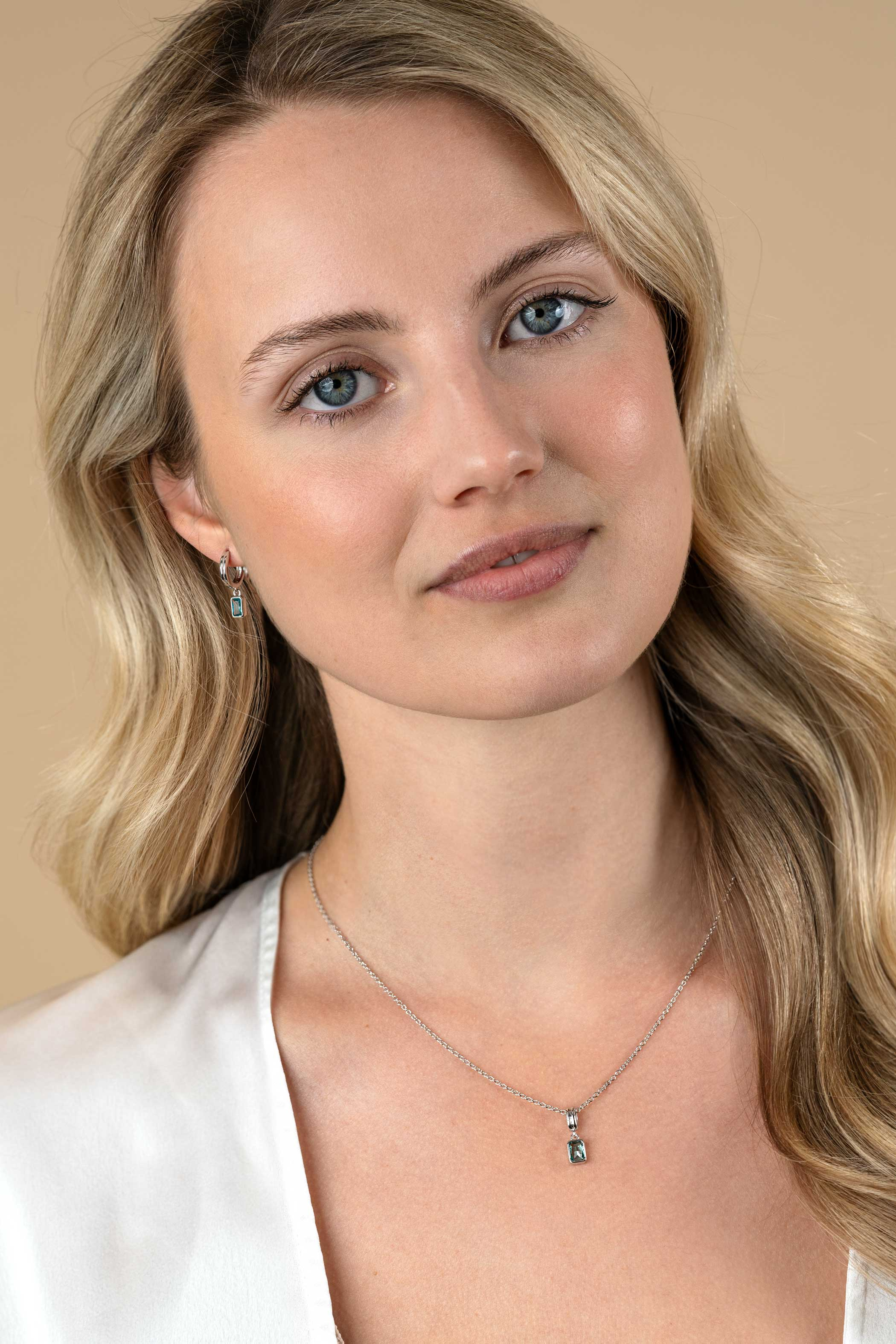 11mm ZINZI Silber Creolen mit baumelnden rechteckigen Anhängern, besetzt mit petrolblauen Steinen ZIO2614