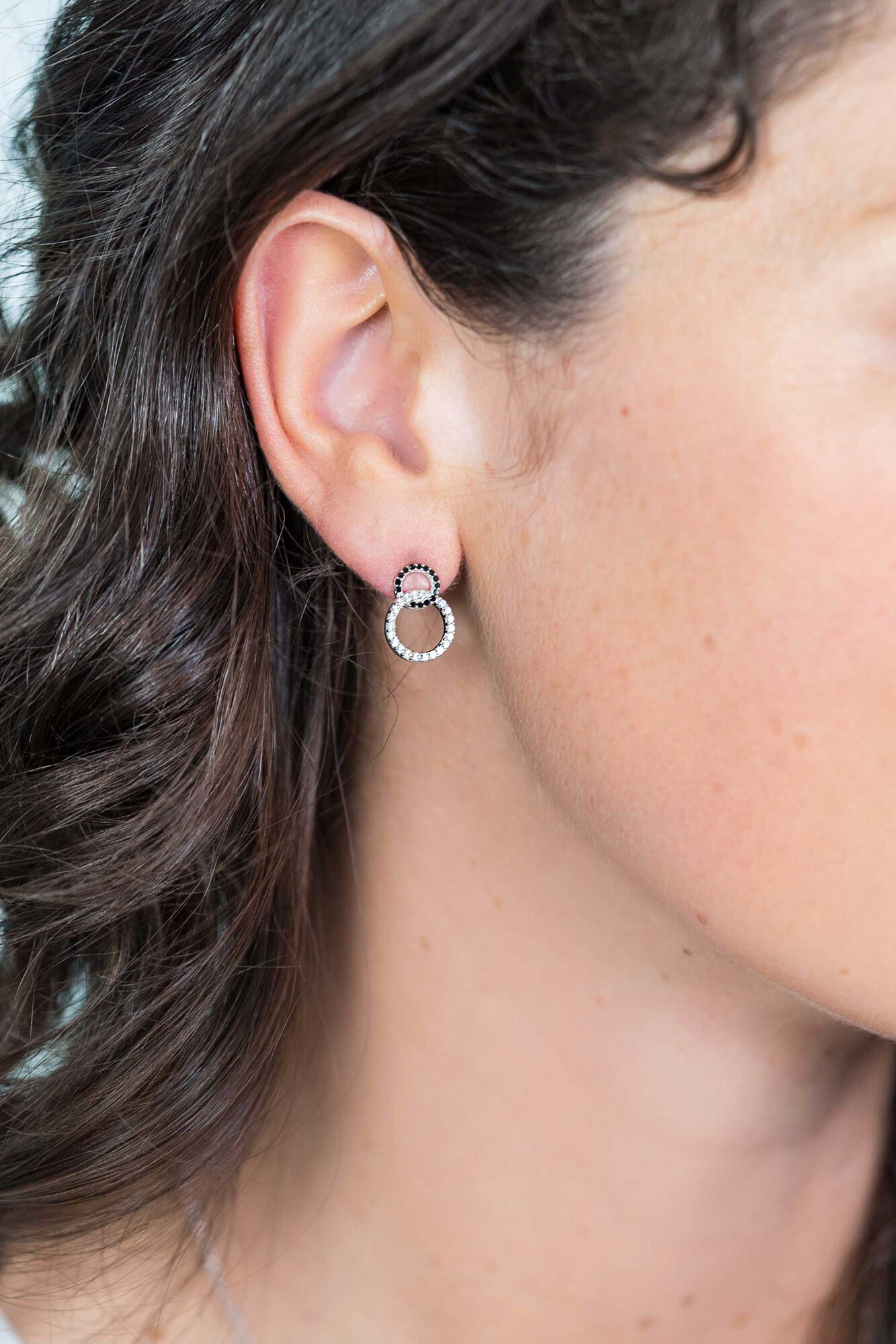 ZINZI silberne Ohrstecker zwei Kreise schwarze und  weiße Zirkonias ZIO1987