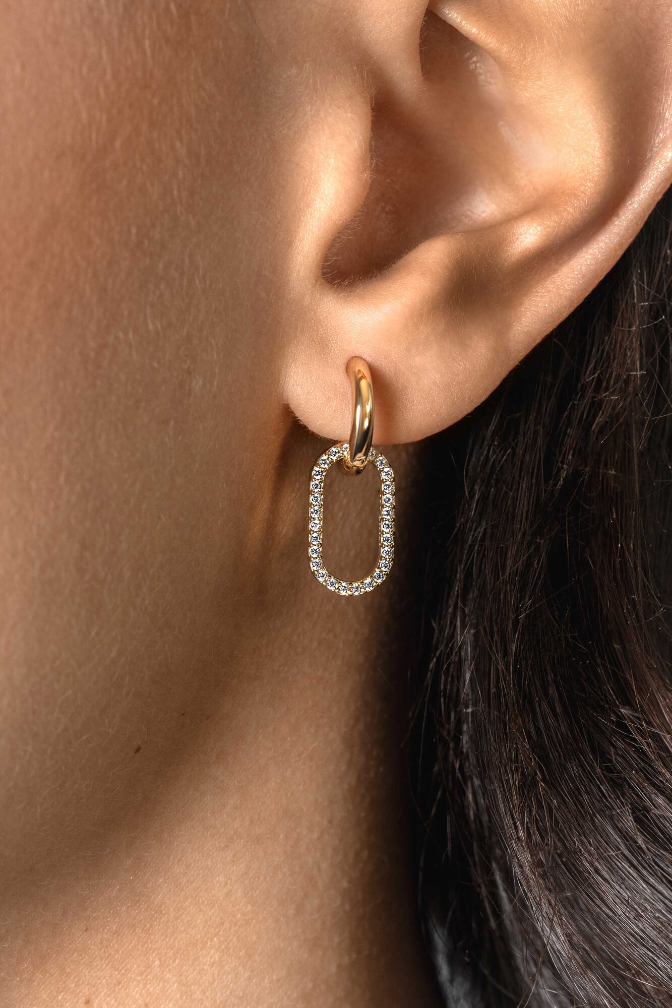 ZINZI zlv. oorbedels gg.verg. ovaal met zirconia's