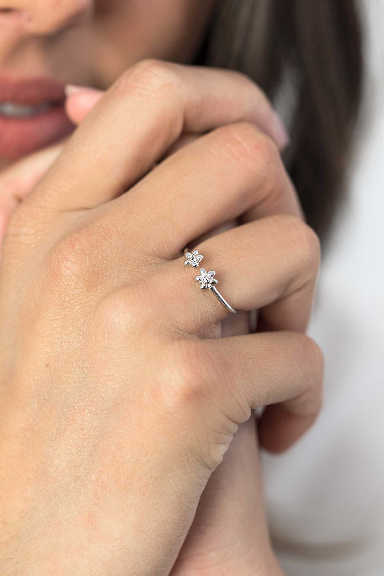 ZINZI silberner Ring offen Blumen weiß ZIR1879