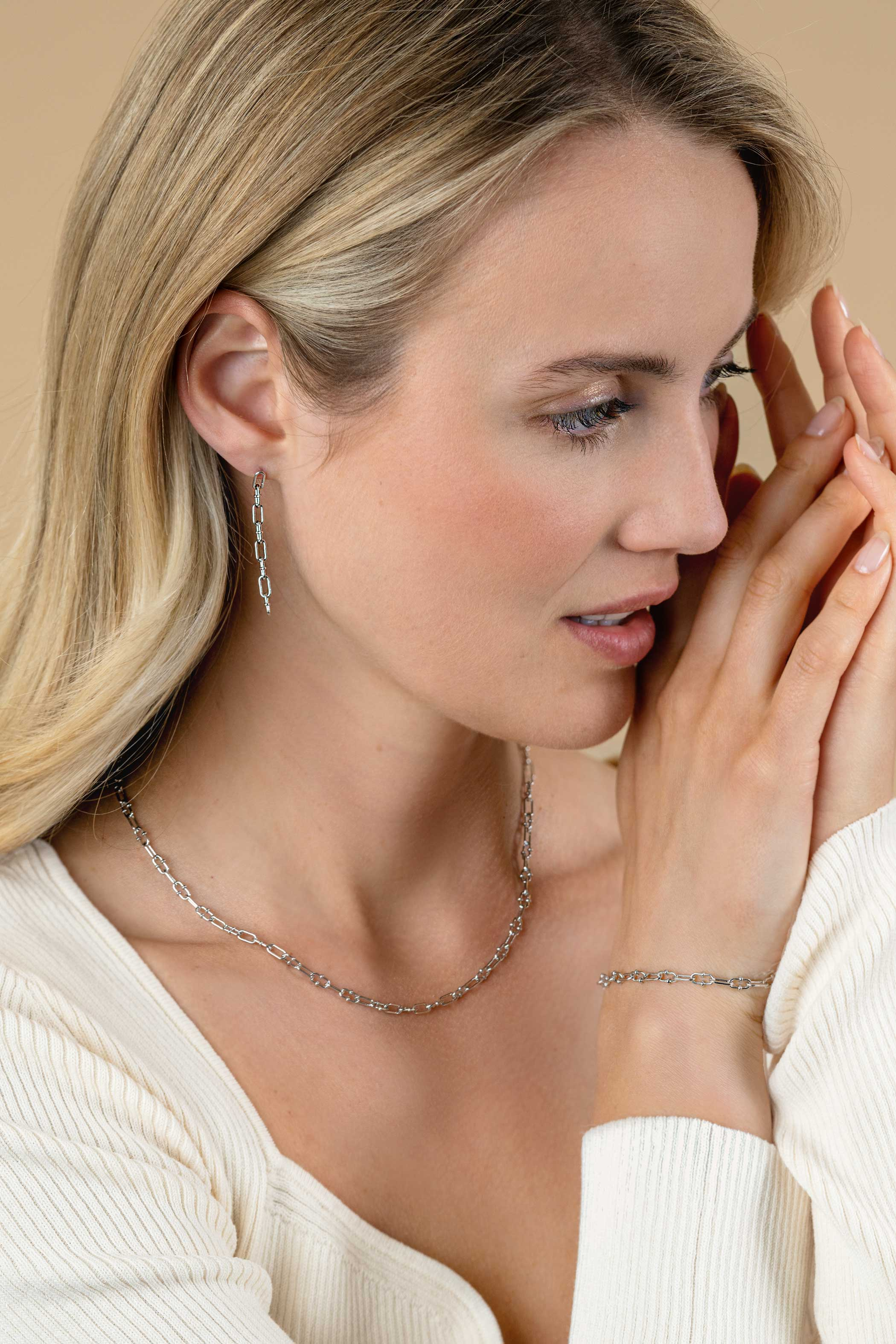 ZINZI Silberarmband mit Paperclip-Gliedern, 4 mm, verziert mit verspielten Kugeln, 17-20 cm ZIA2586