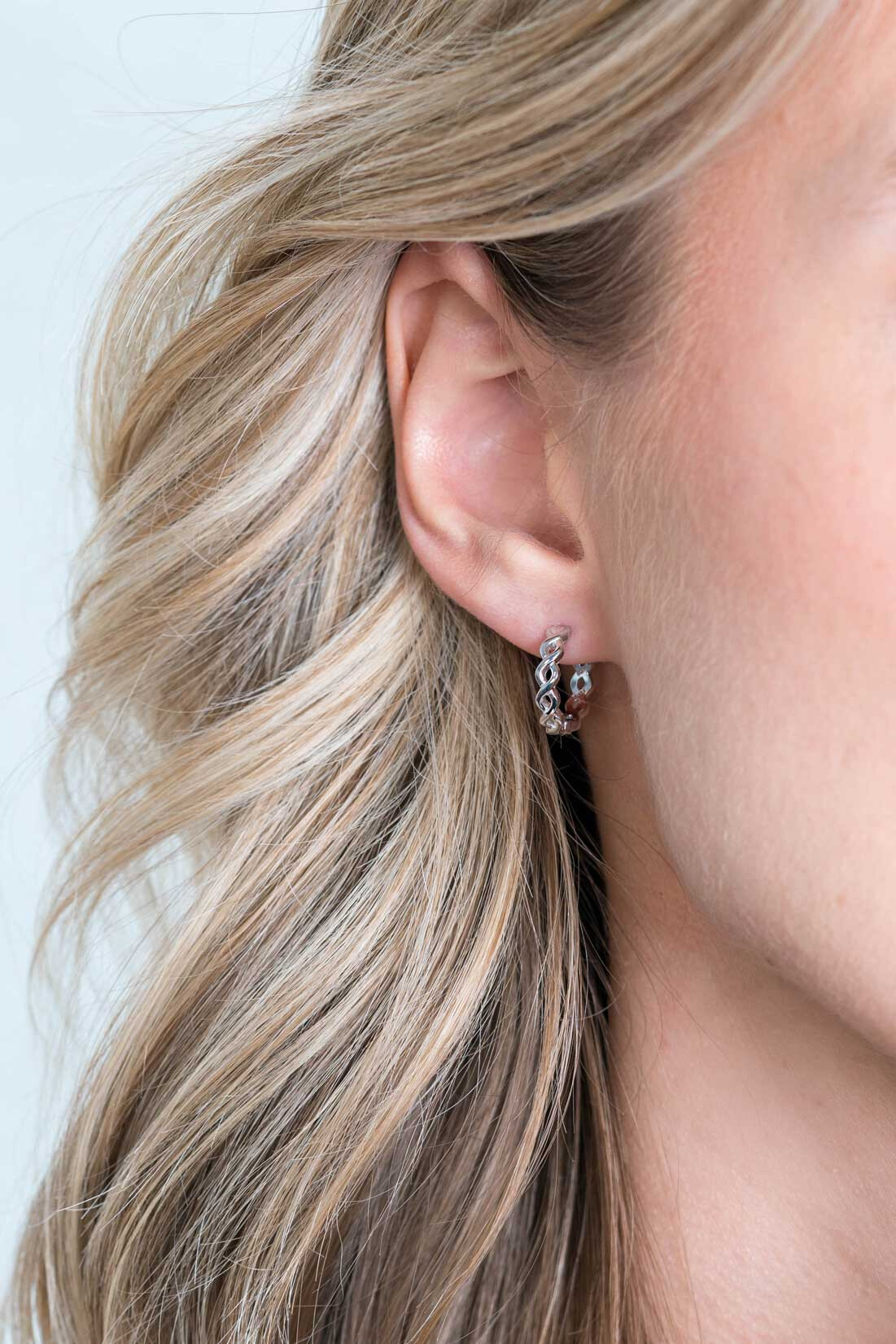 ZINZI silberne Ohrringe 13mm Infinity Form Luxus Verschluss ZIO1265