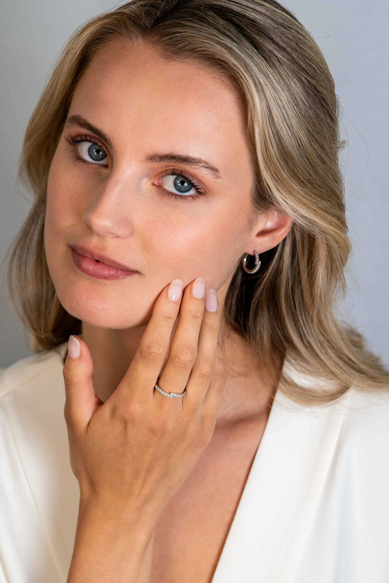 ZINZI zlv. klapcreolen slagmodel met zirc. 16x4mm