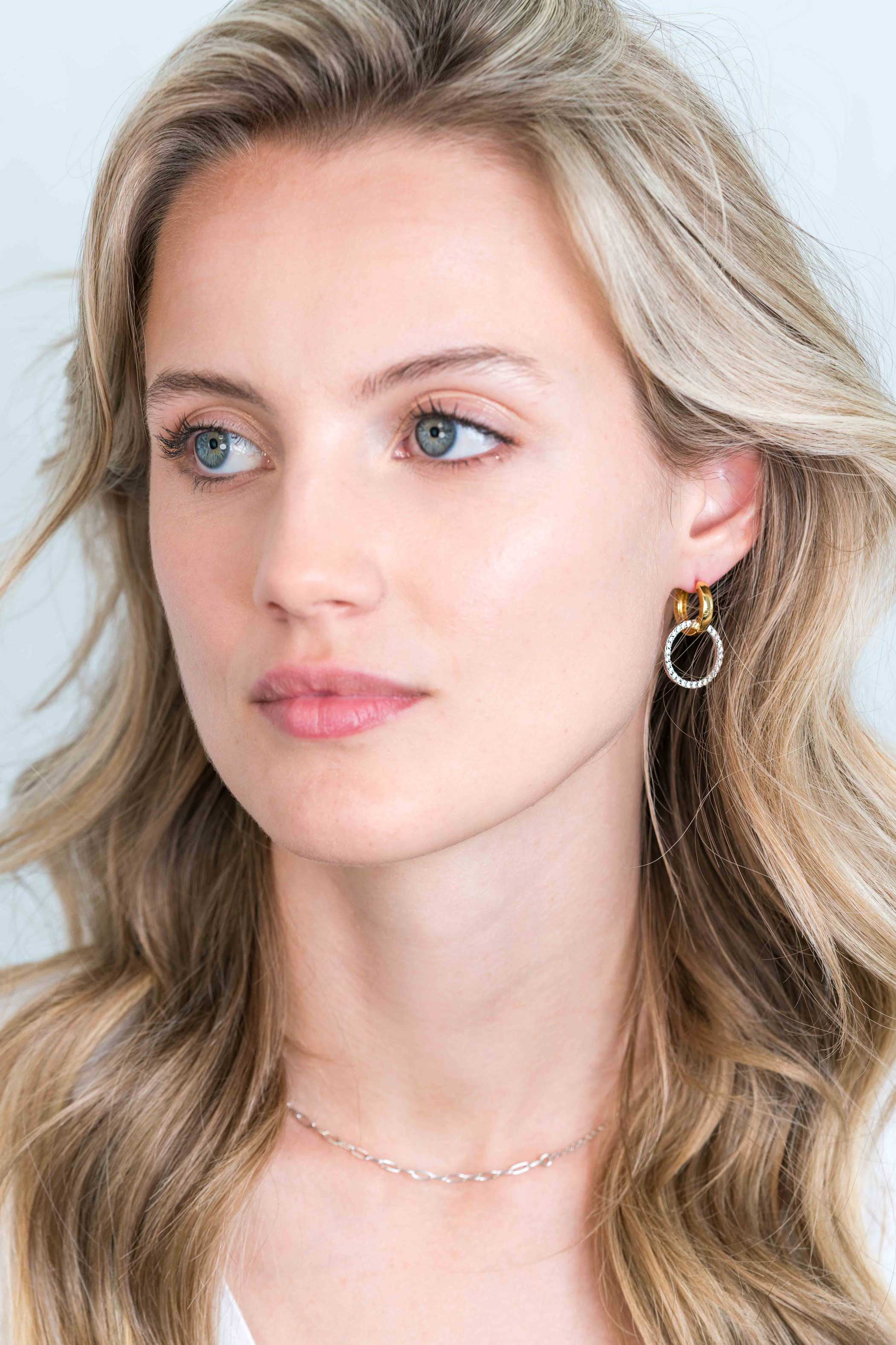 ZINZI silberne Ohrhänger 18mm runde offen Form weiße Zirkonia ZICH2199