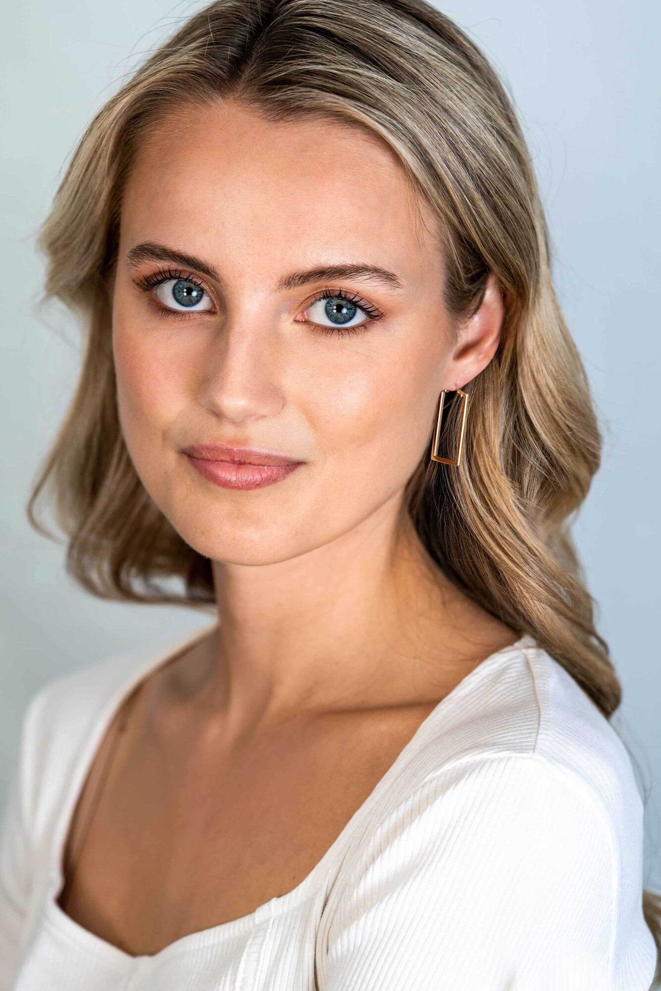 ZINZI * zlv. oorringen geel verguld rechthoek 30x2mm