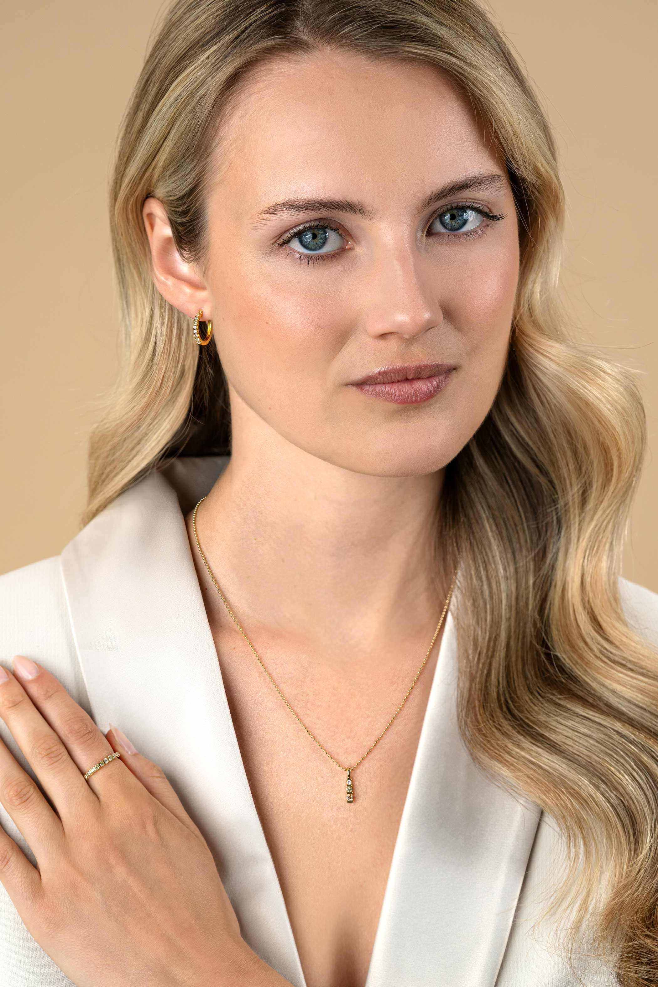 15mm ZINZI vergoldete Silber Creolen, besetzt mit Champagner, Peridot und weißen Zirkonia mit Luxus-Schnappverschluss ZIO2612