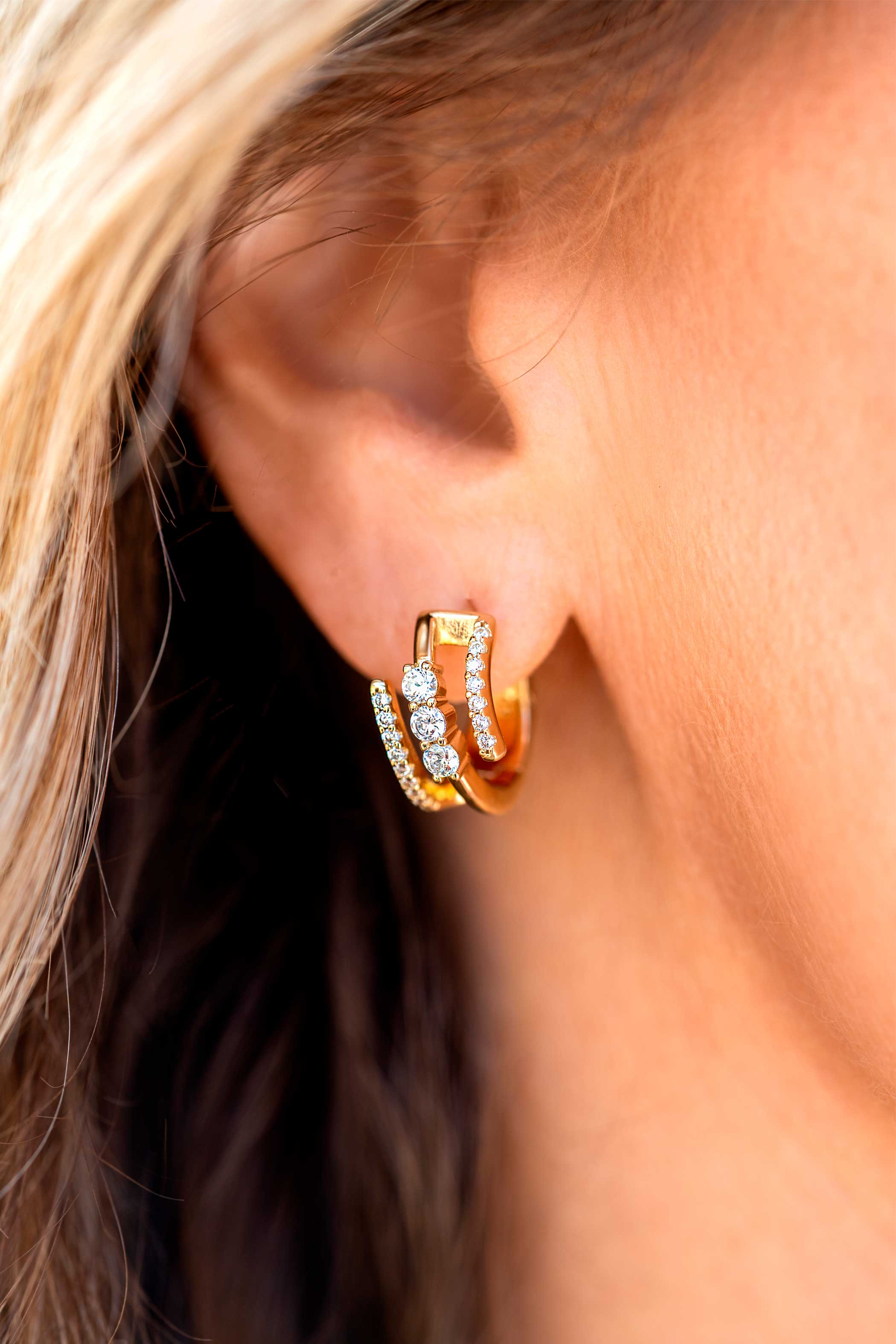 16mm ZINZI vergoldete silberne Multi-Look-Creolen mit 3 Reihen, besetzt mit weißen Zirkonia, 9mm breit mit luxuriösem Klappverschluss ZIO2645Y