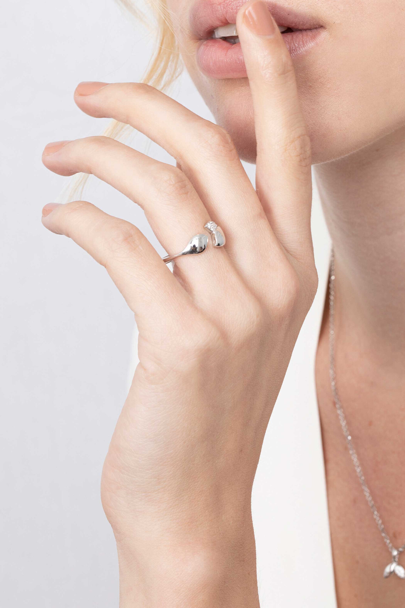 ZINZI offener silberner Ring offen mit Blättern weißer Zirkonia ZIR2088