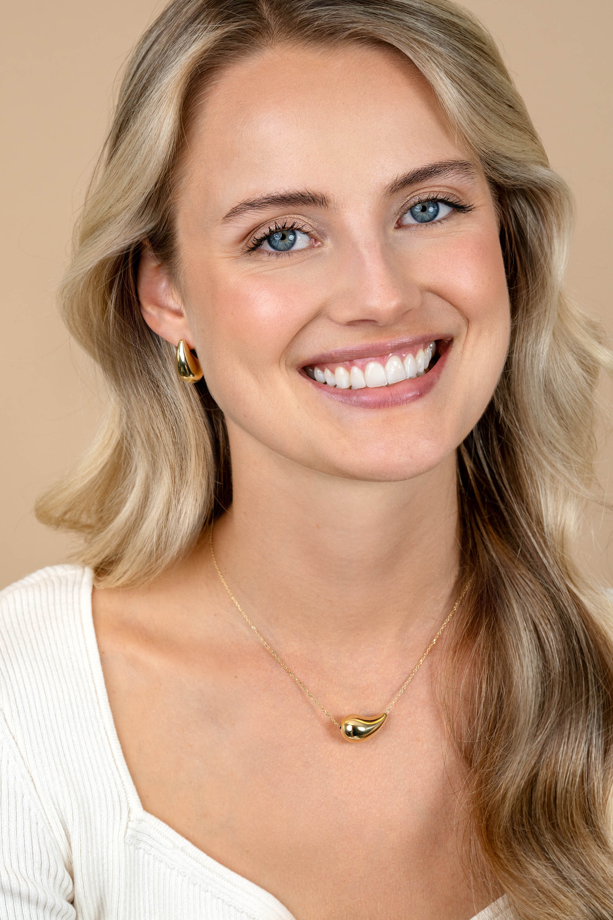 20mm ZINZI vergoldete Silber Ohrstecker in organischer Tropfenform ZIO2589G