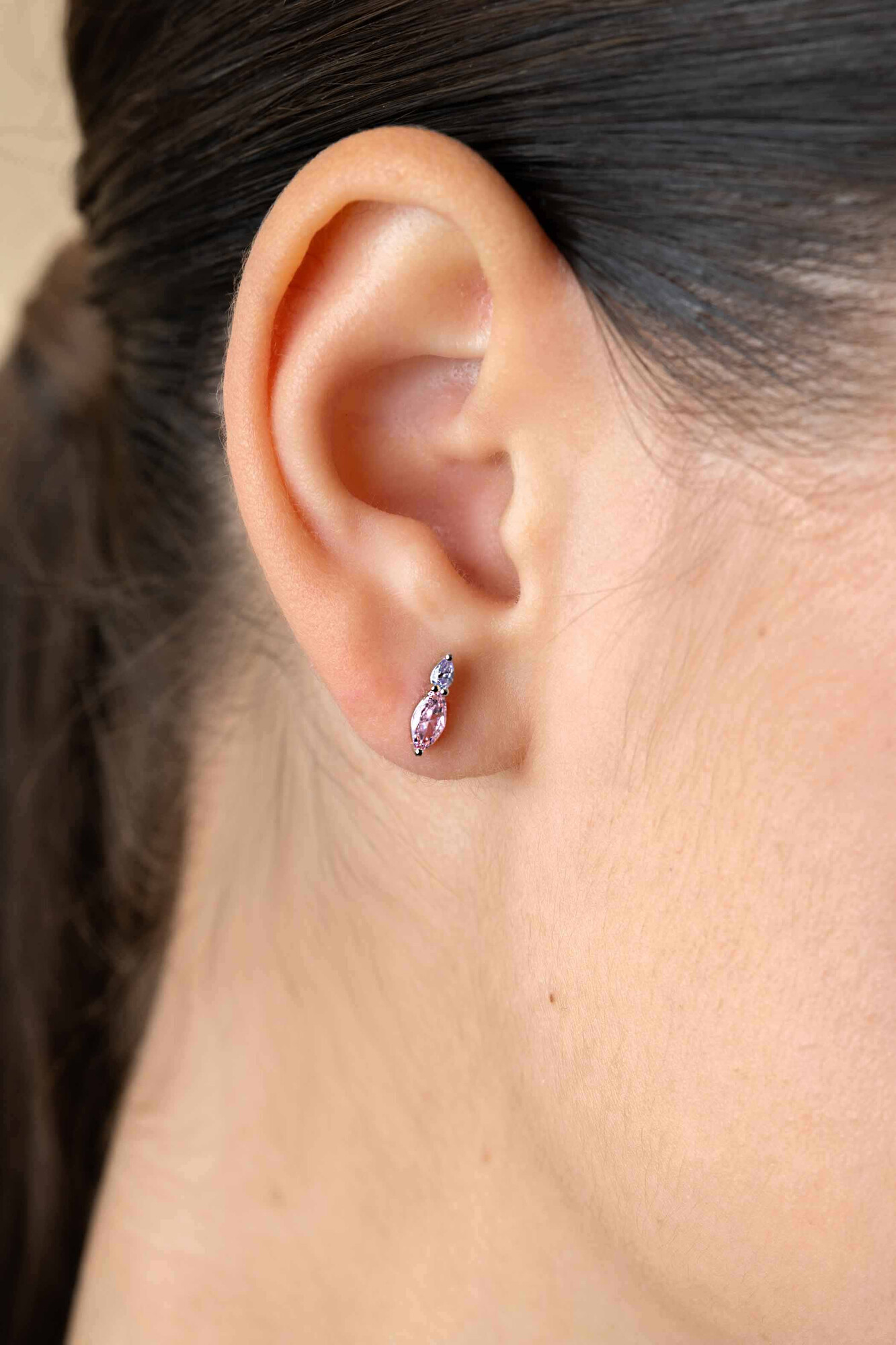 ZINZI zlv. oorknopjes roze en lila zirc.