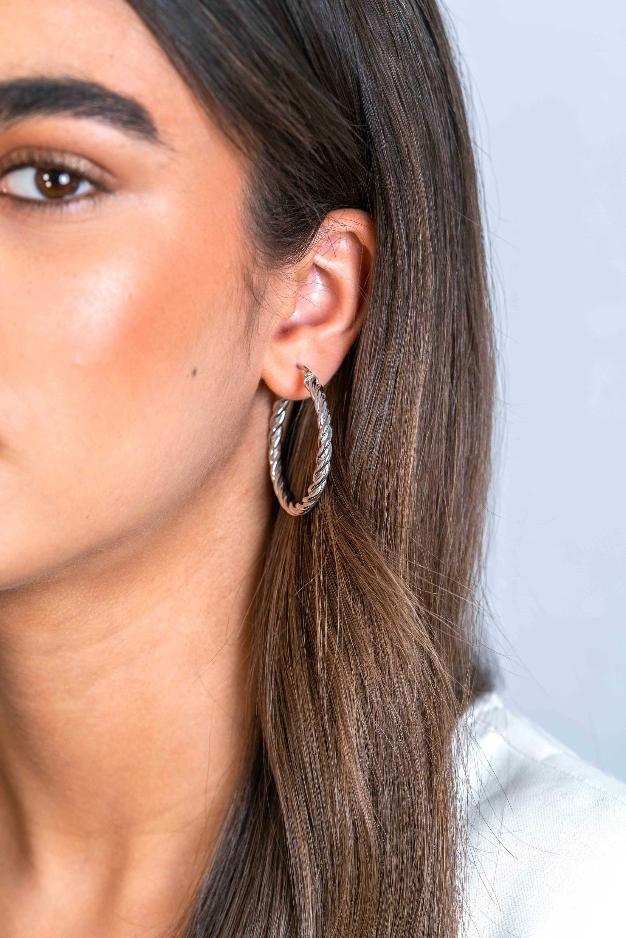 ZINZI * zlv. oorringen gedraaid 37x4mm