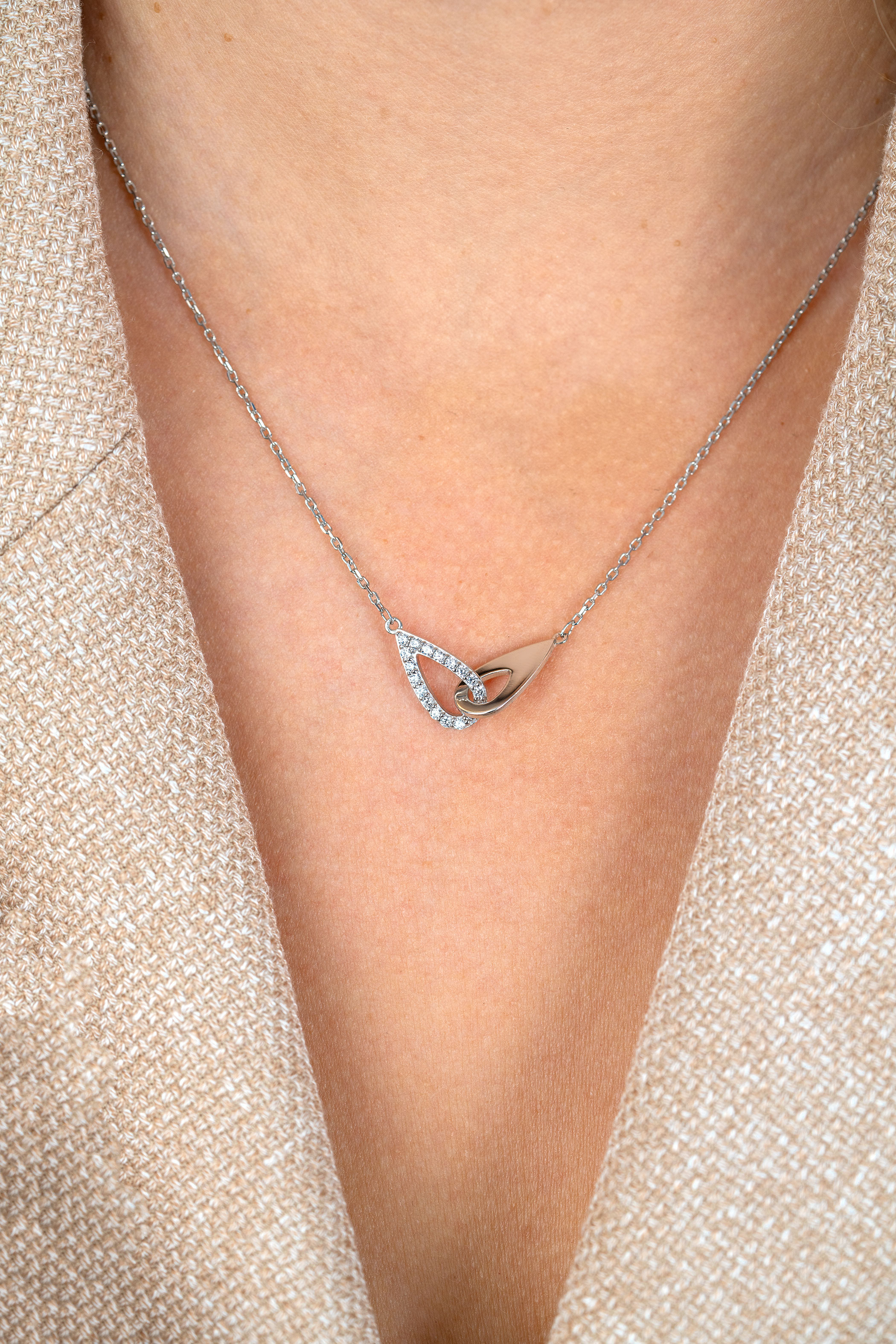 ZINZI zlv. collier verbonden druppelvormen 1x zirc.