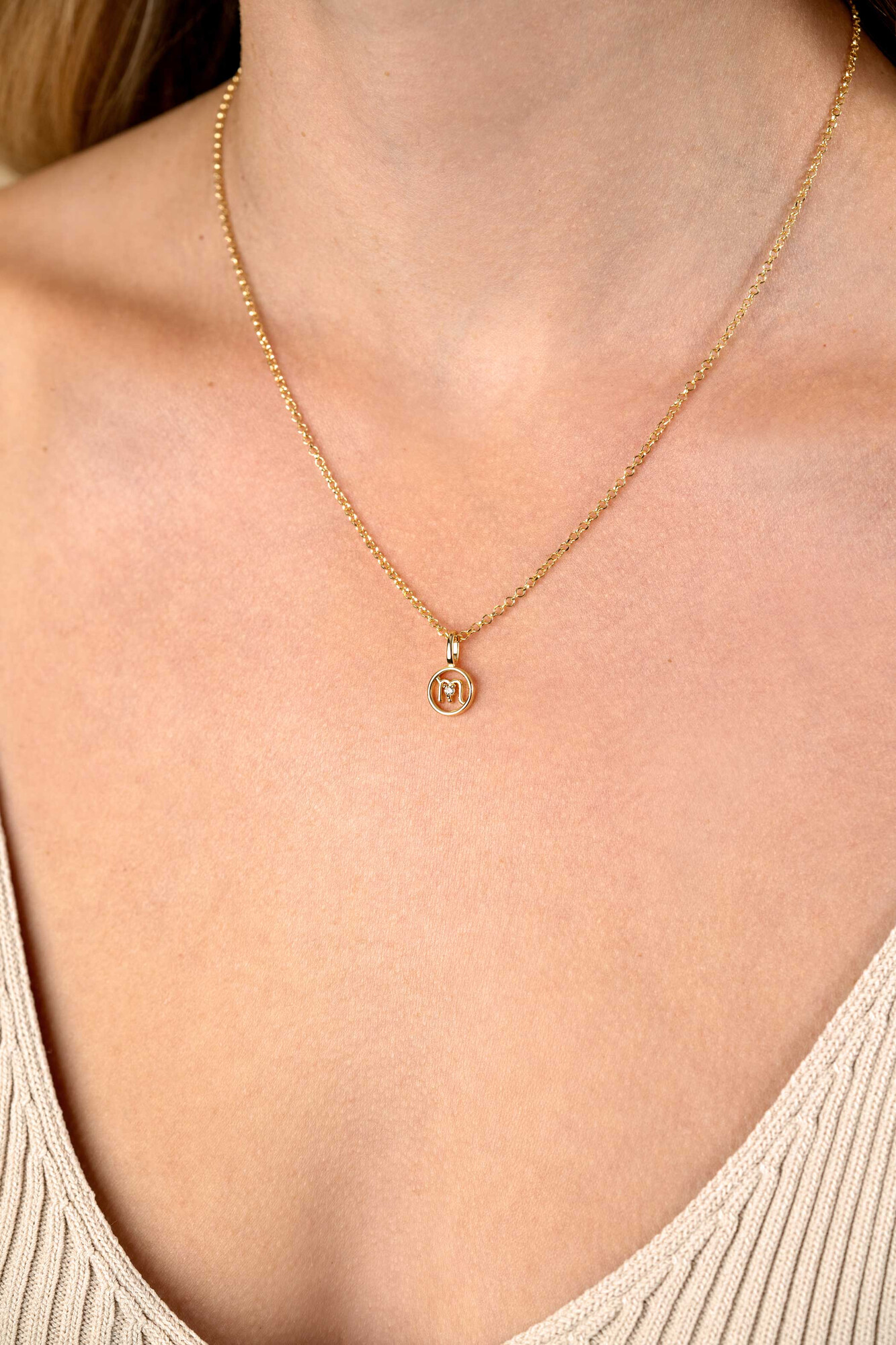 9mm ZINZI vergoldeter Silber Skorpion Sternzeichen-Anhänger, besetzt mit weißen Zirkonia ZIHY-SCH (ohne Kette)