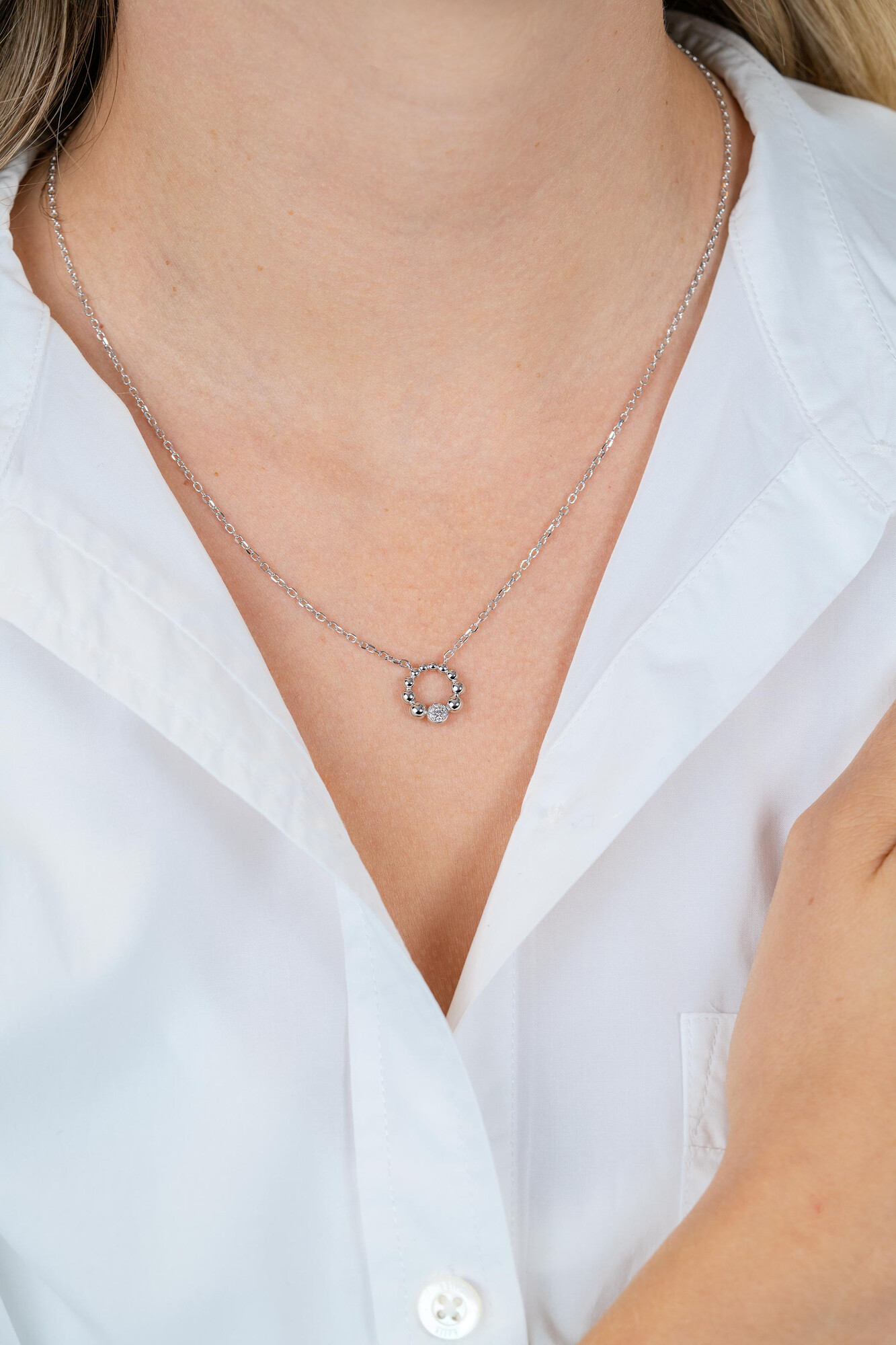 ZINZI zlv. collier open ronde bolletjes hanger en zirc.