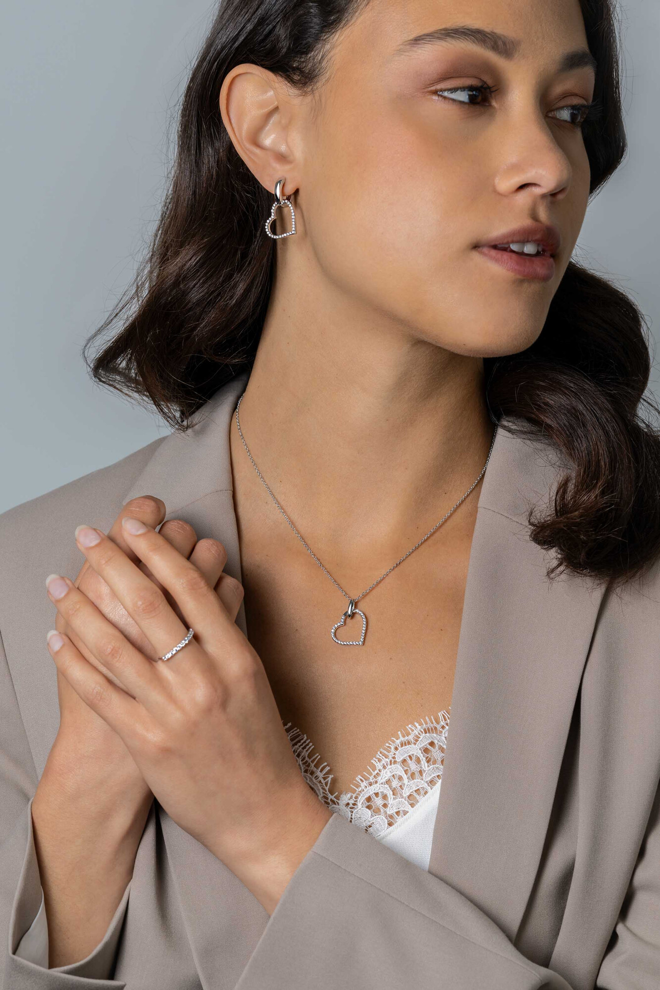 ZINZI zlv. oorbedels open hart groot zirconia's