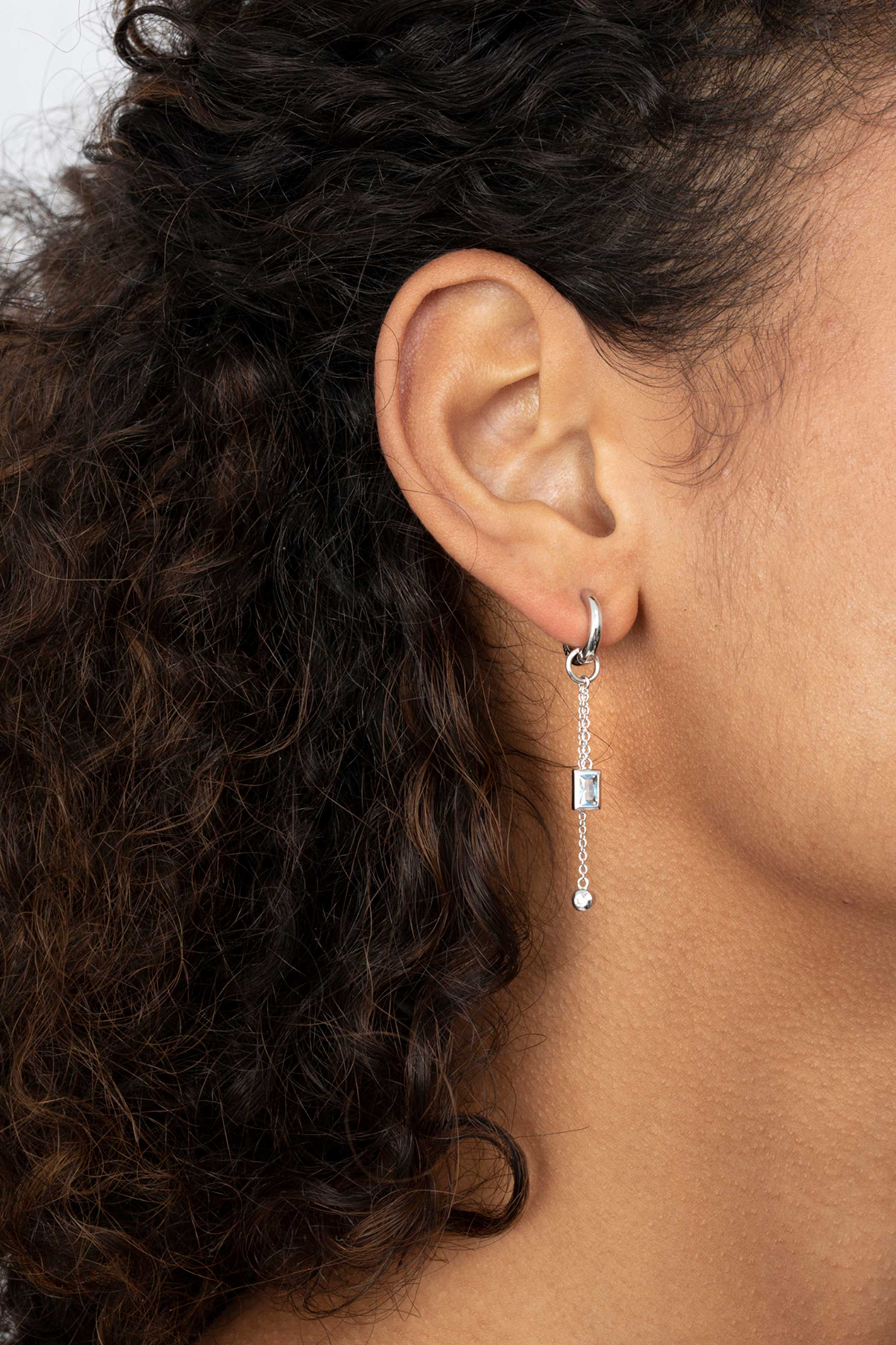 ZINZI silberne Ohrhänger mit Ketten 38mm blau  weiß ZICH2022B