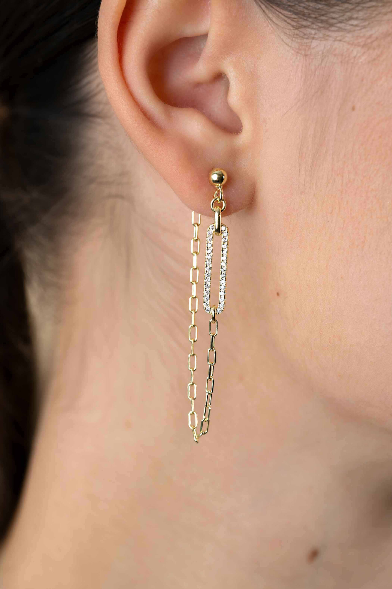 ZINZI zlv. oorstekers met ovaal zirc. en ketting