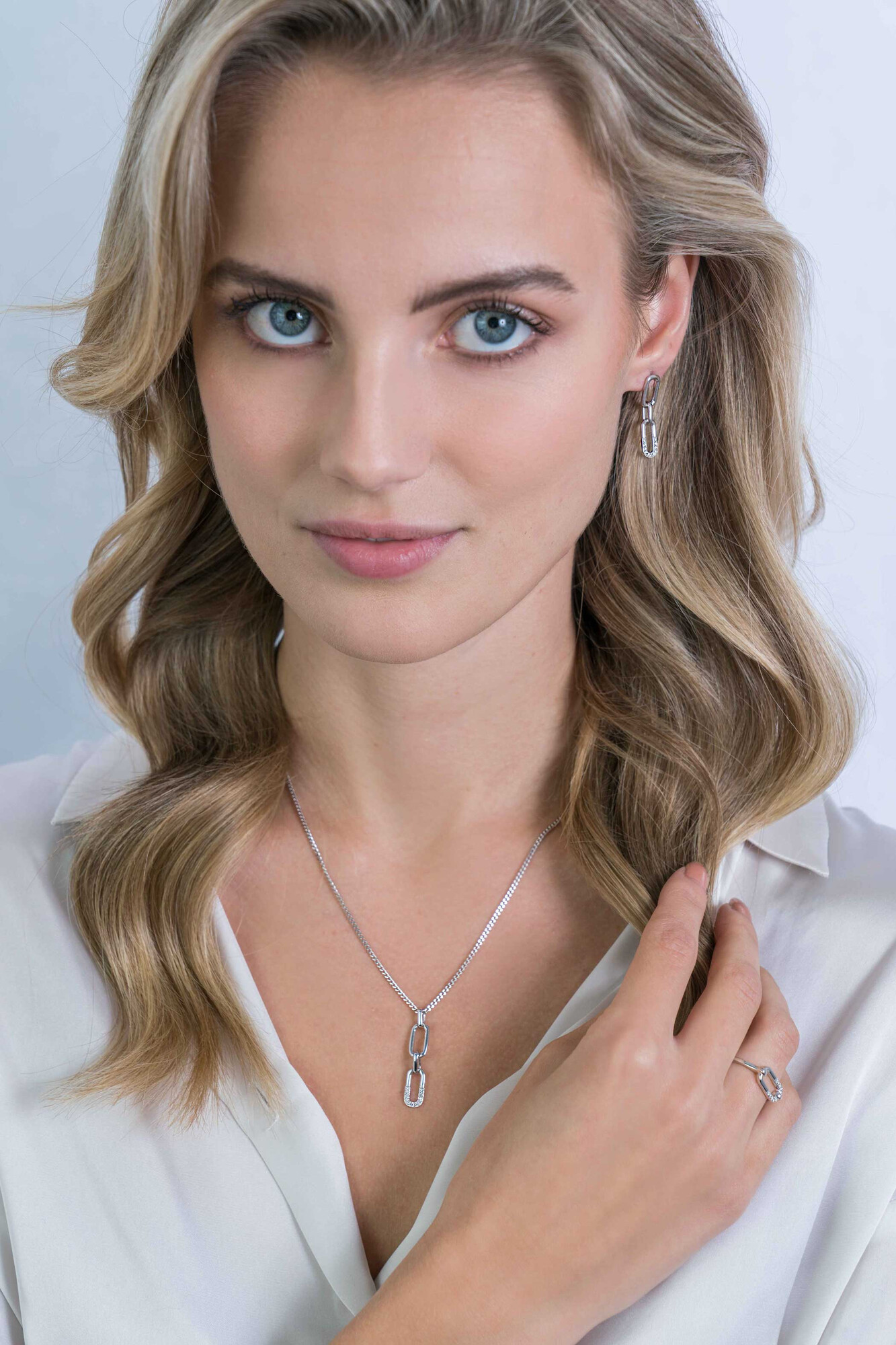 ZINZI silberner Ring mit großem ovalen Glied weiße Zirkonias ZIR2114