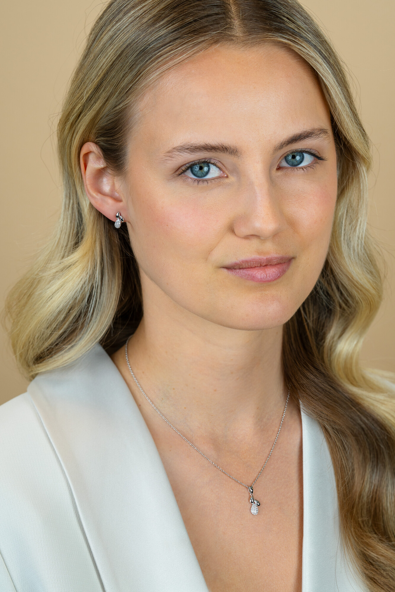 ZINZI zlv. oorknopjes fant. druppels met zirconia's