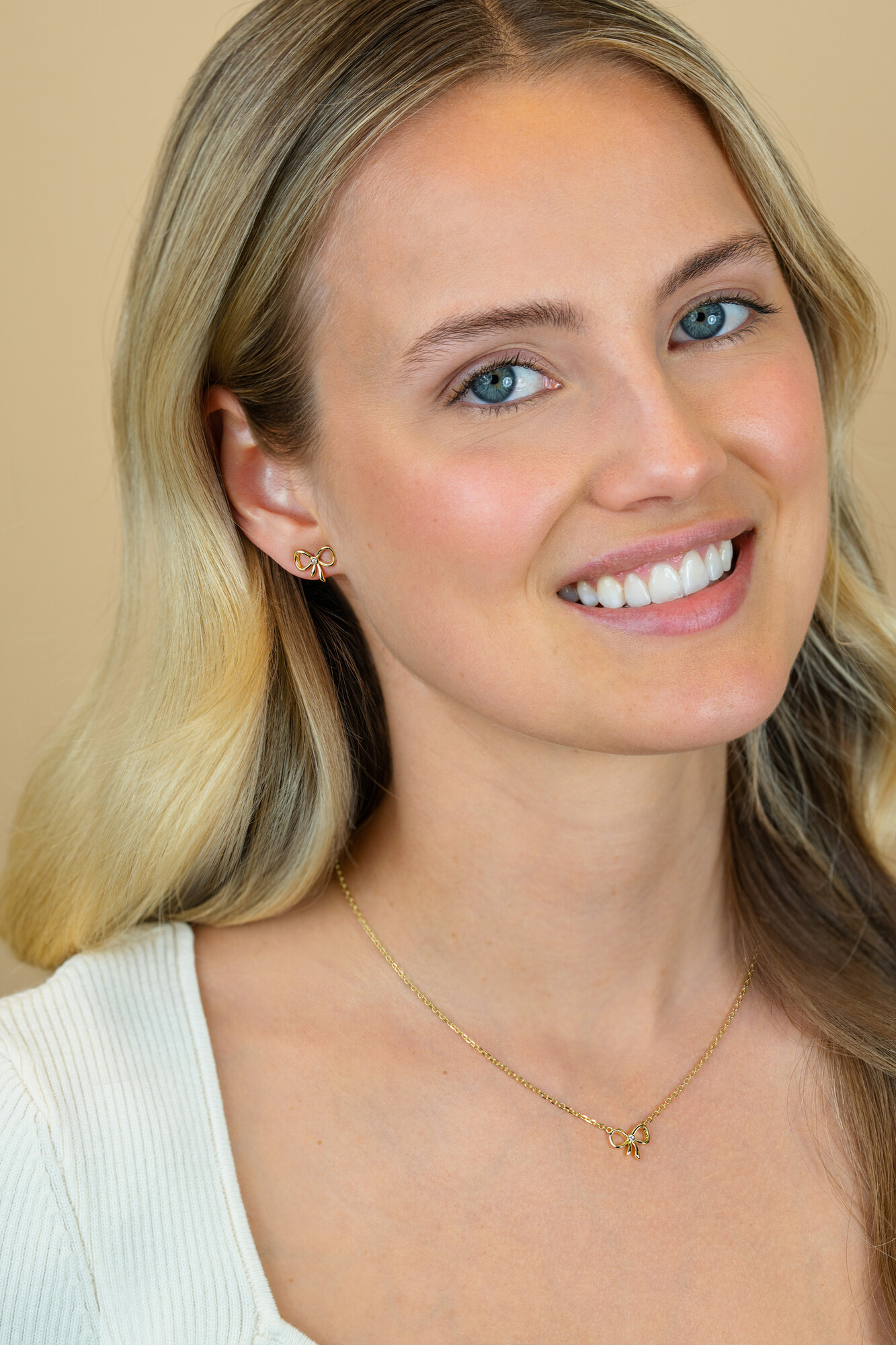 ZINZI zlv. oorknopjes geel verguld strikje met zirconia