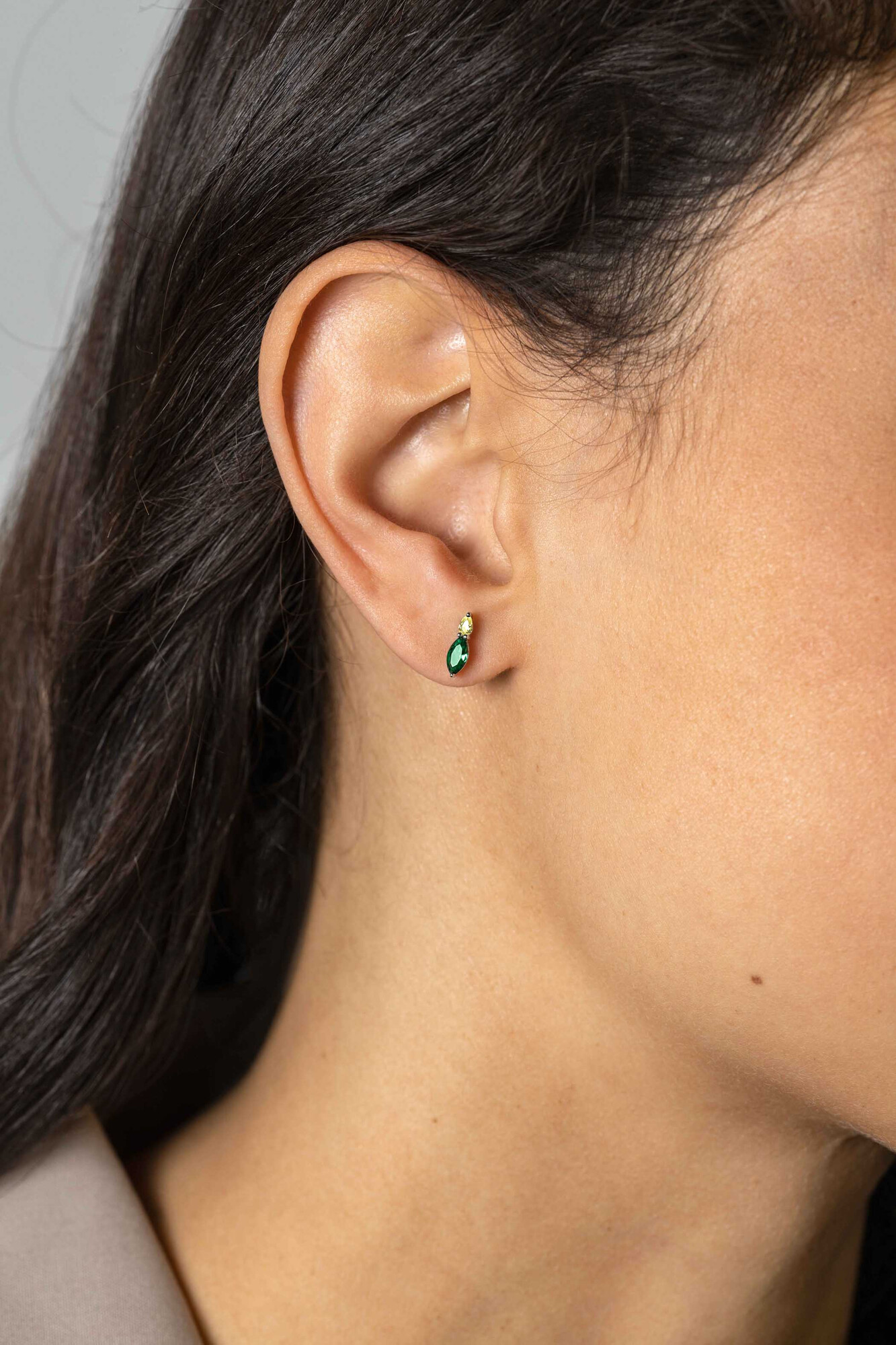 ZINZI zlv. oorknopjes groen en gele zirconia's