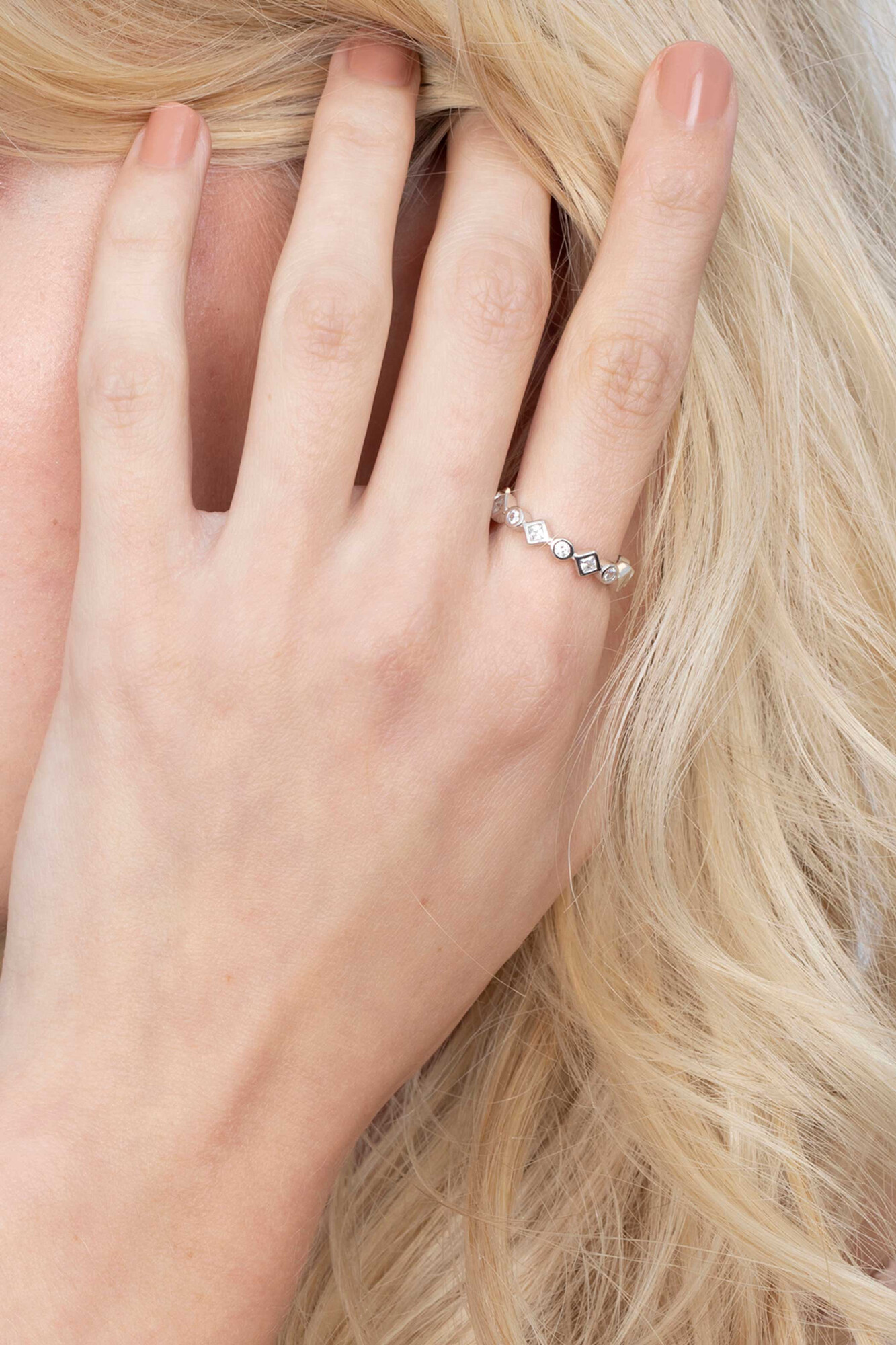 ZINZI silberner luxuriöser Ansteckring rund Viereck weiß ZIR2055