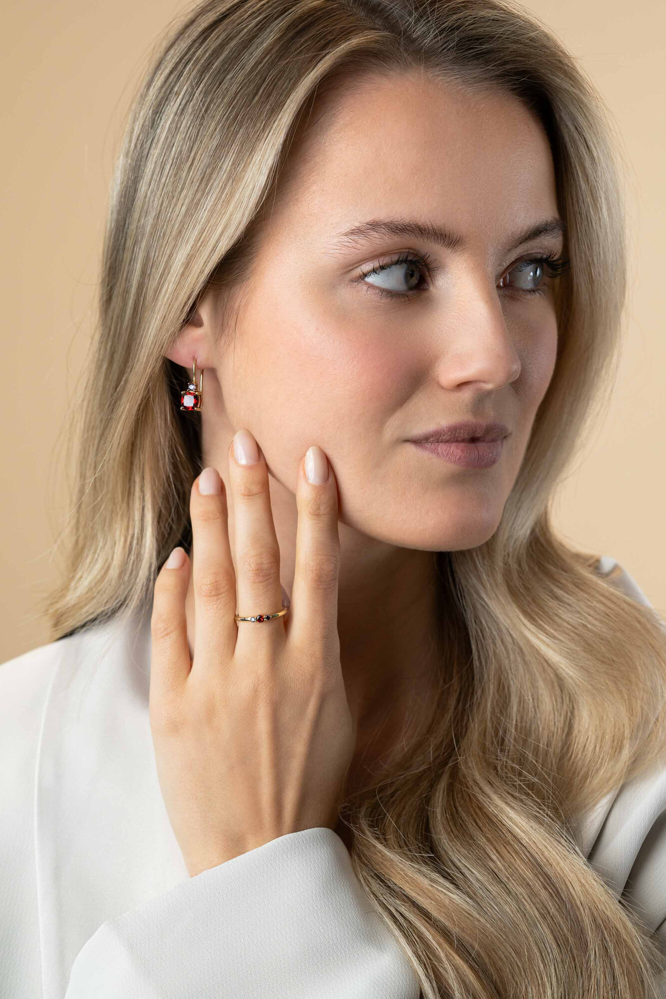 ZINZI zlv. ring met rood en paarse zirc.mt.58