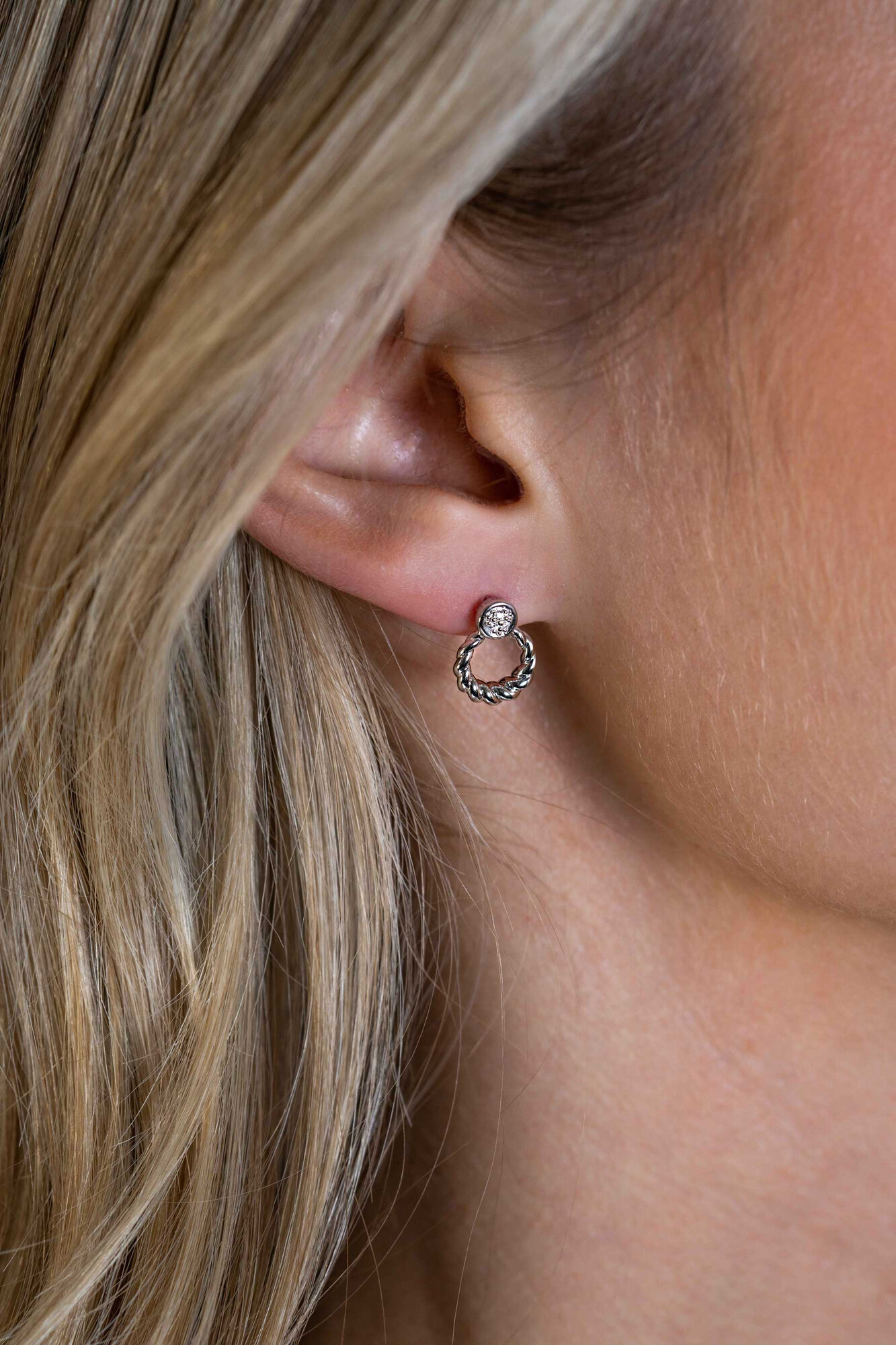 ZINZI zlv. oorstekers gedraaid open en zirconia's