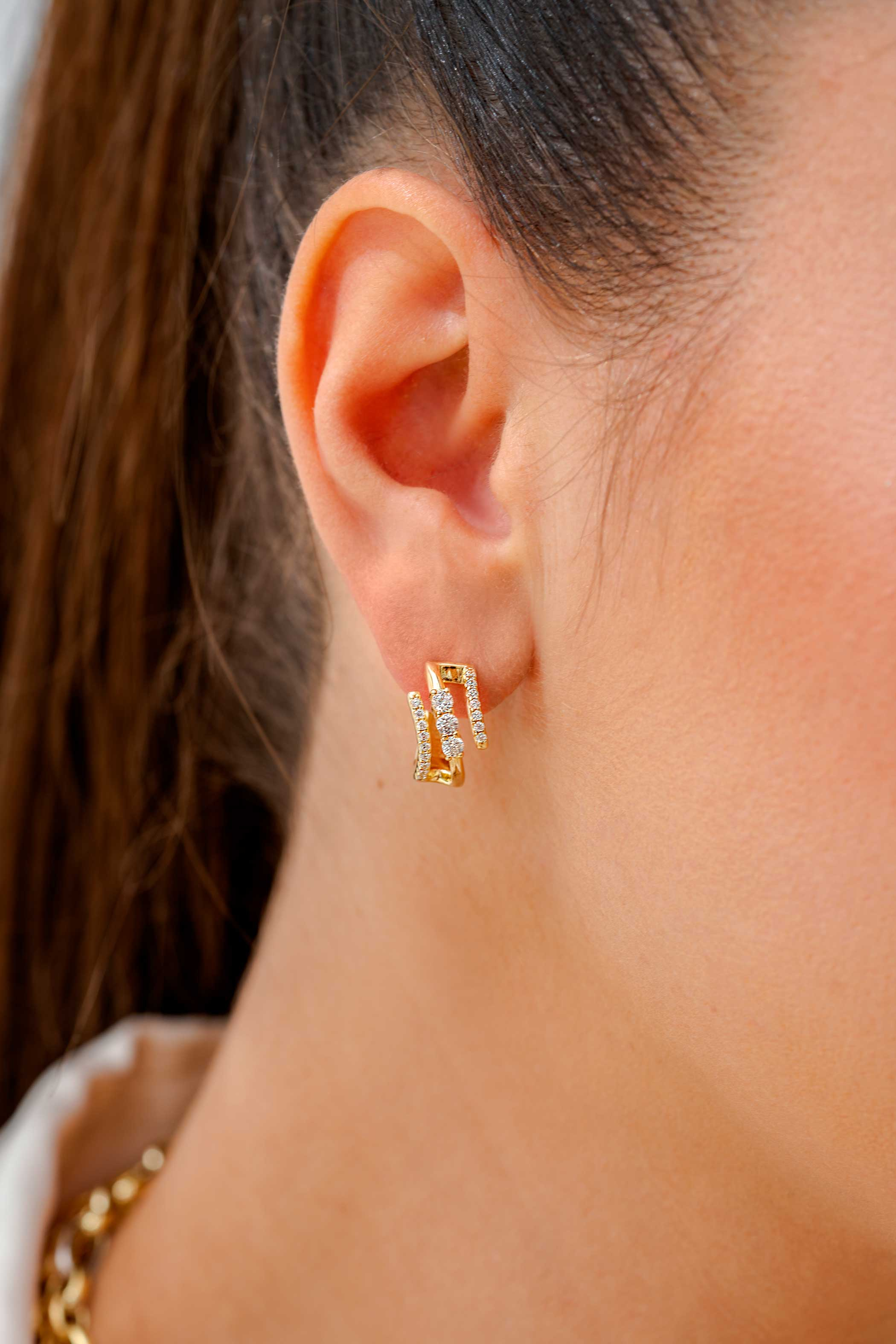 16mm ZINZI vergoldete silberne Multi-Look-Creolen mit 3 Reihen, besetzt mit weißen Zirkonia, 9mm breit mit luxuriösem Klappverschluss ZIO2645Y