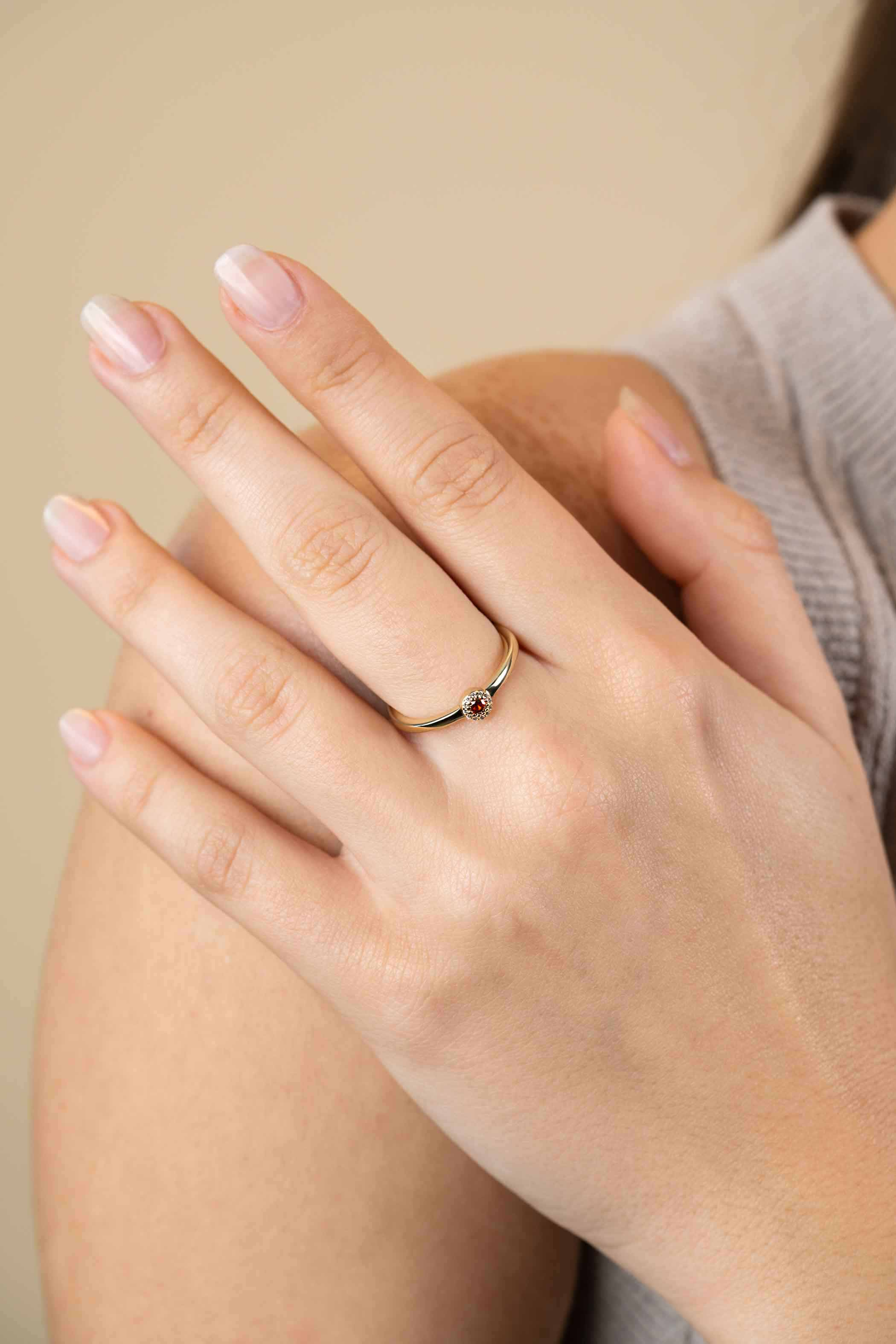 ZINZI zlv. ring gg.verg.entourage rood/wit zirc.mt.50