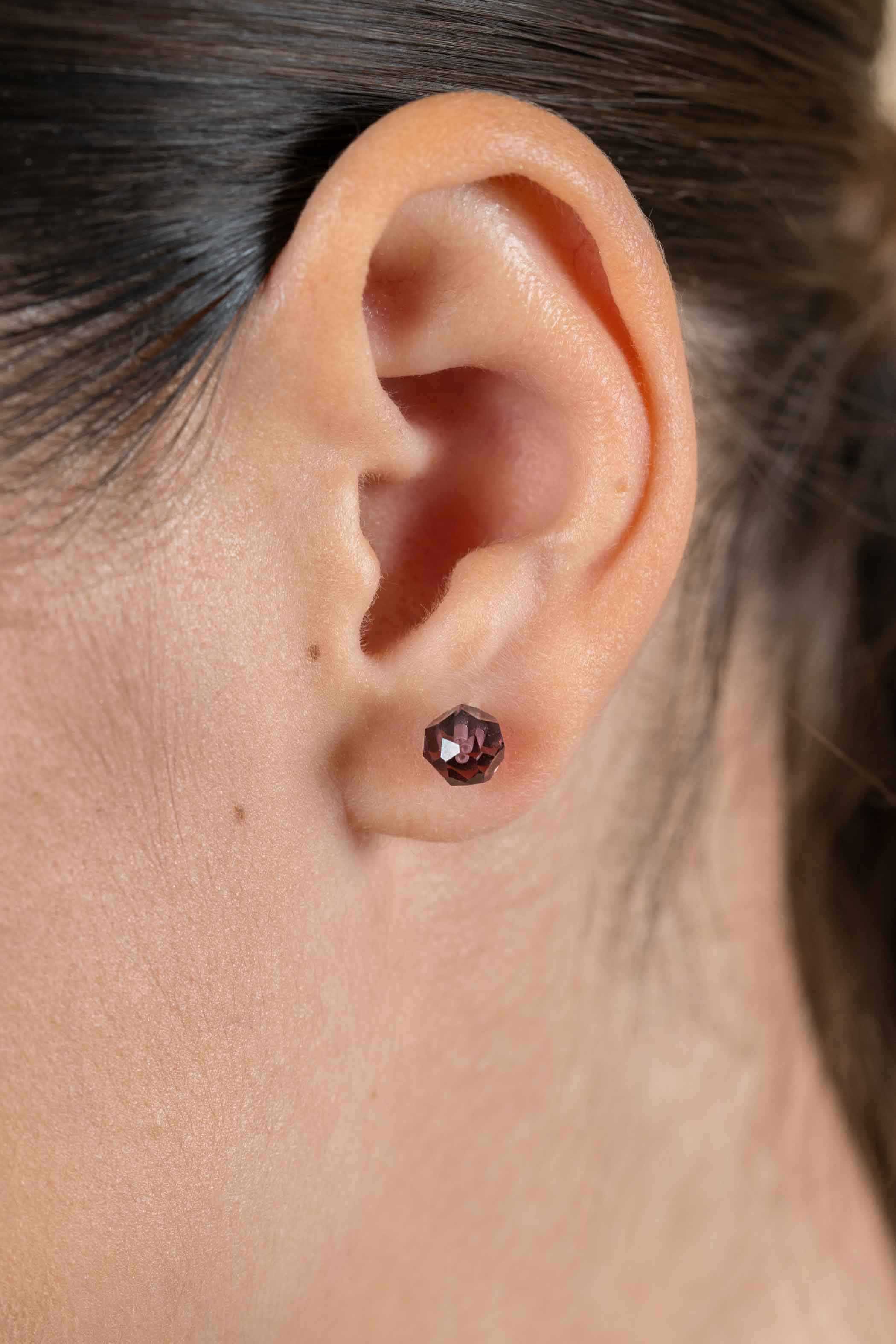 ZINZI zlv. oorknopjes paarse bead