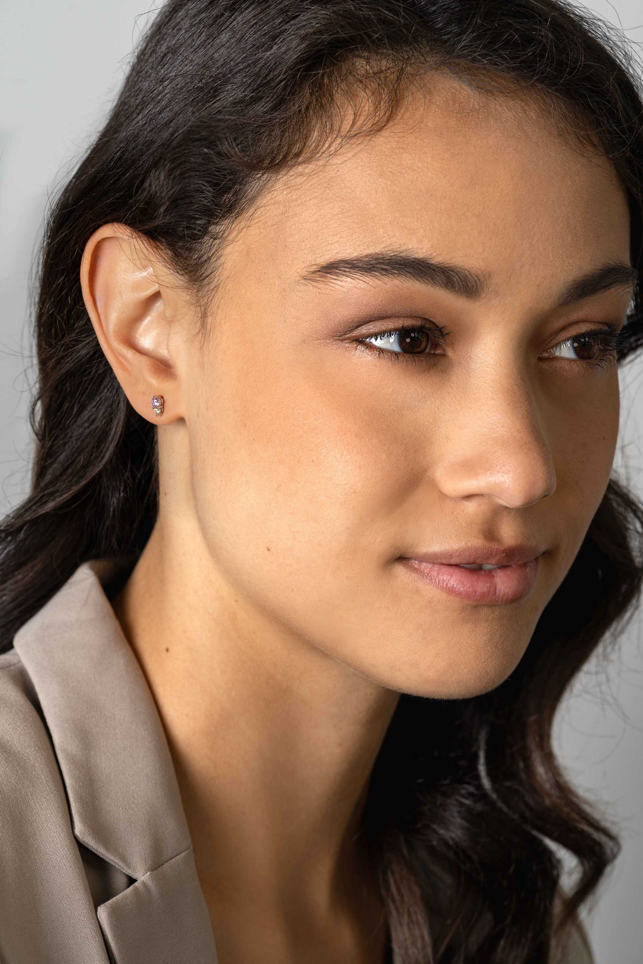 ZINZI zlv. oorknopjes met roze en gele zirc.