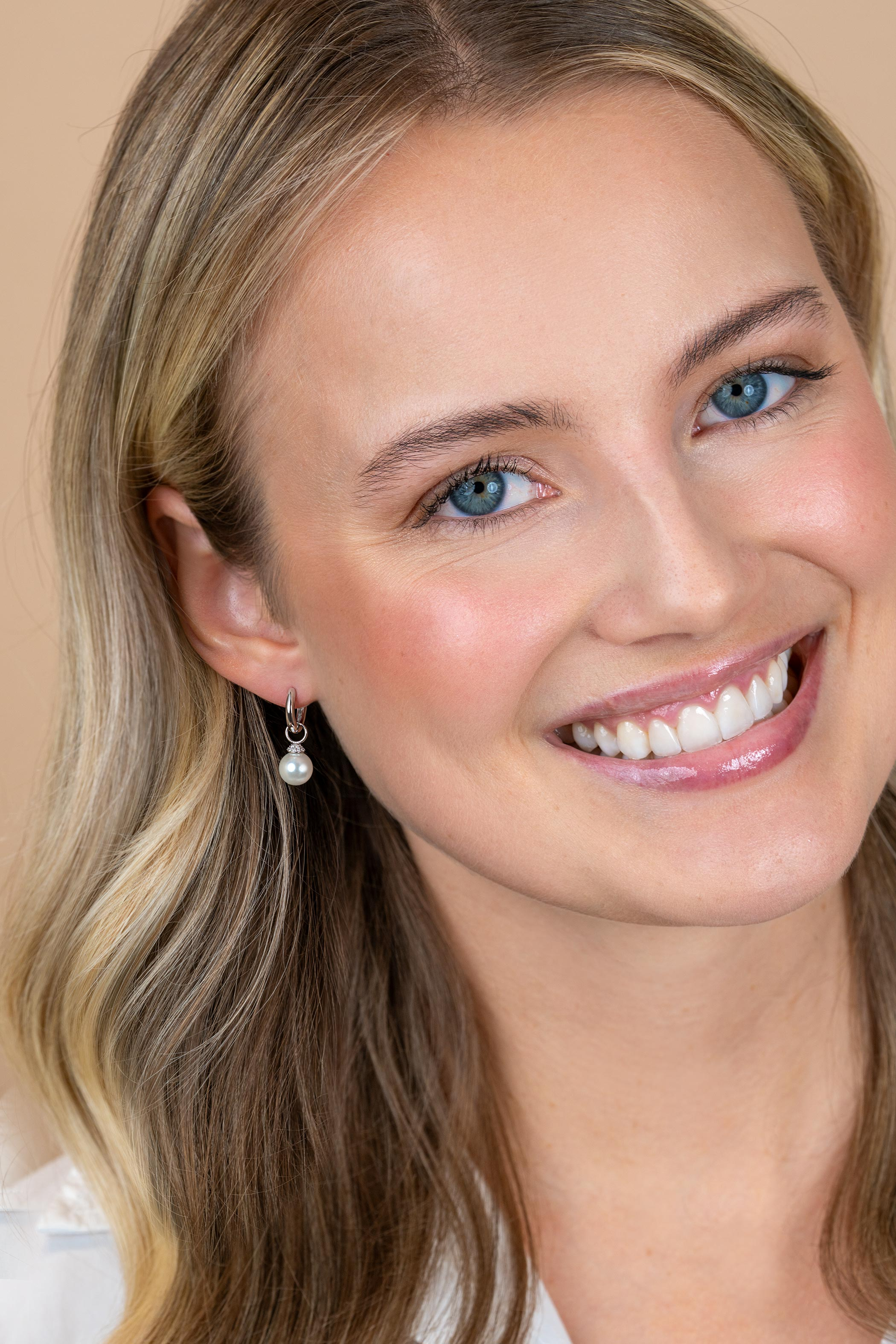 ZINZI zlv. oorbedels kapje zirc.met parel 8mm