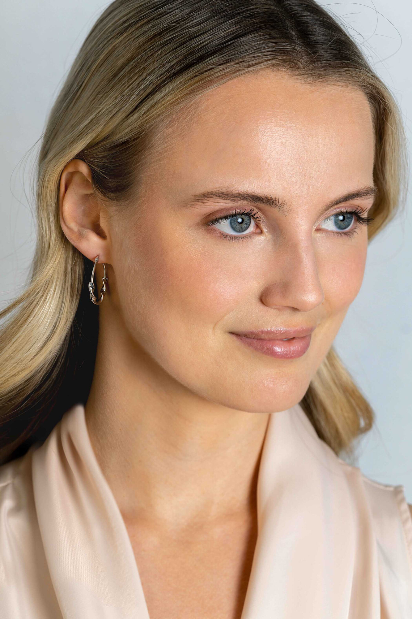 ZINZI * zlv. oorringen gg.verg.half gedraaid 25x3mm