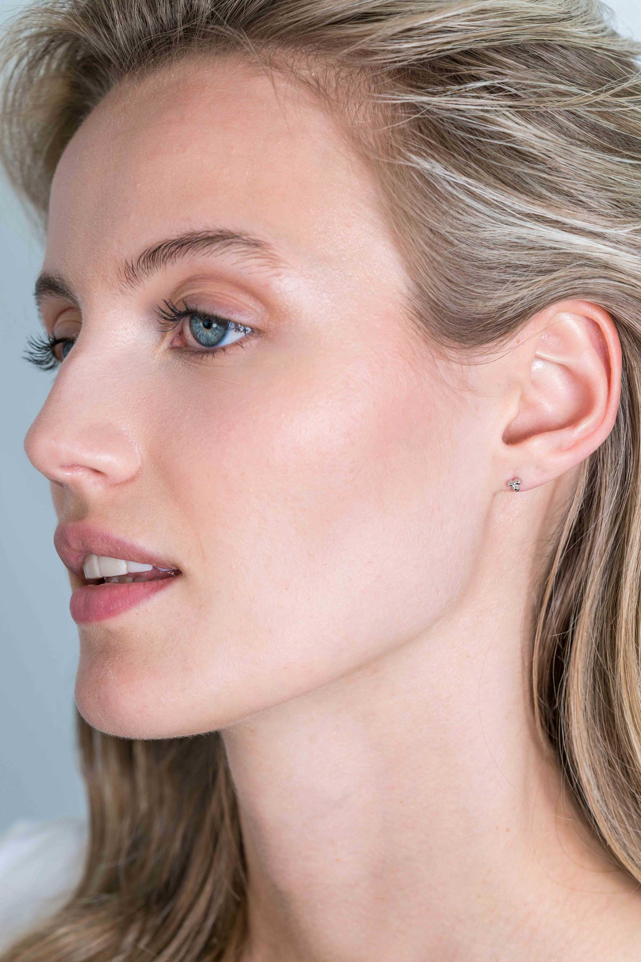 ZINZI silberne Ohstecker 4mm 3 Kugel ZIO2169