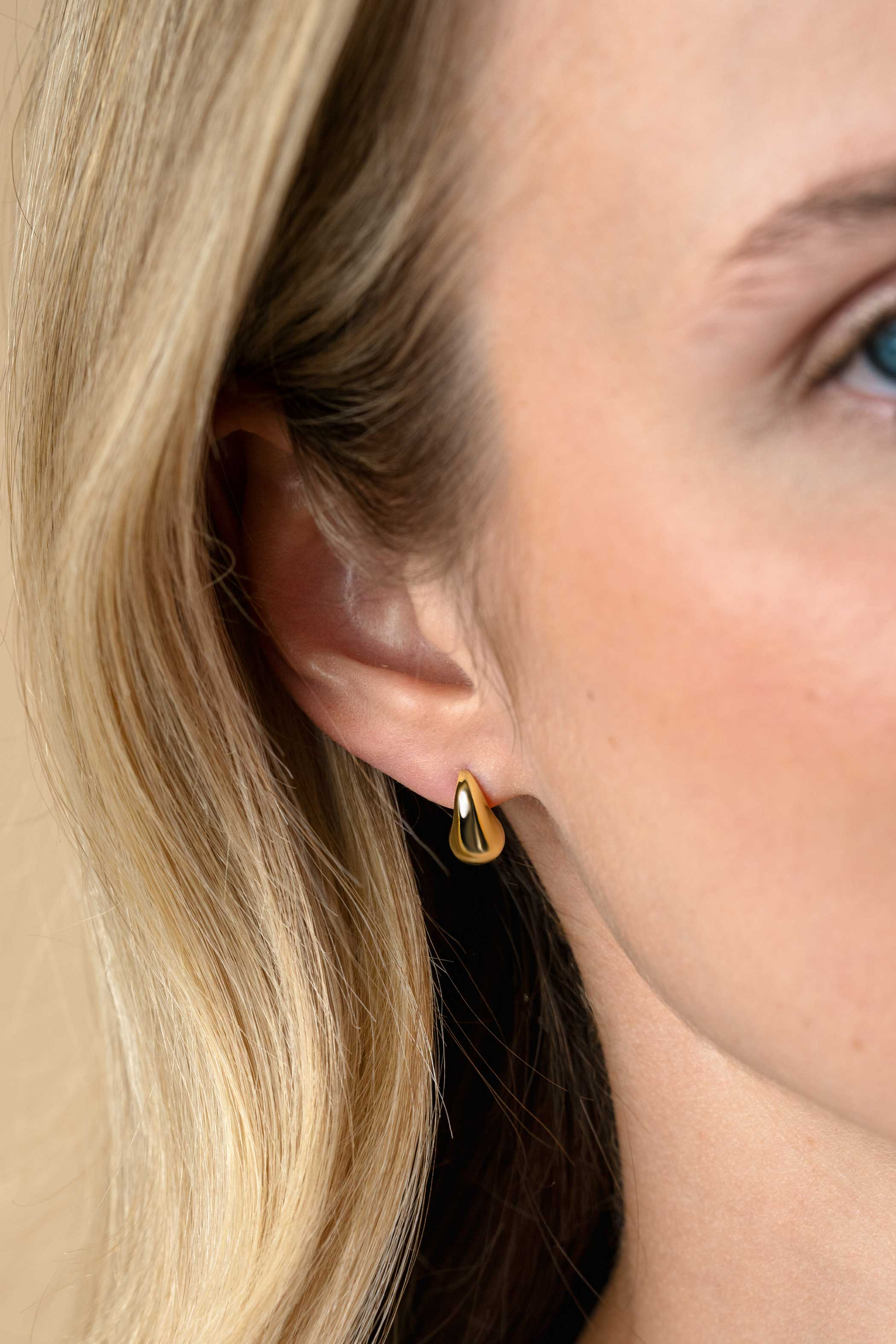 11mm ZINZI vergoldete Silber Ohrstecker in organischer Tropfenform ZIO2636G