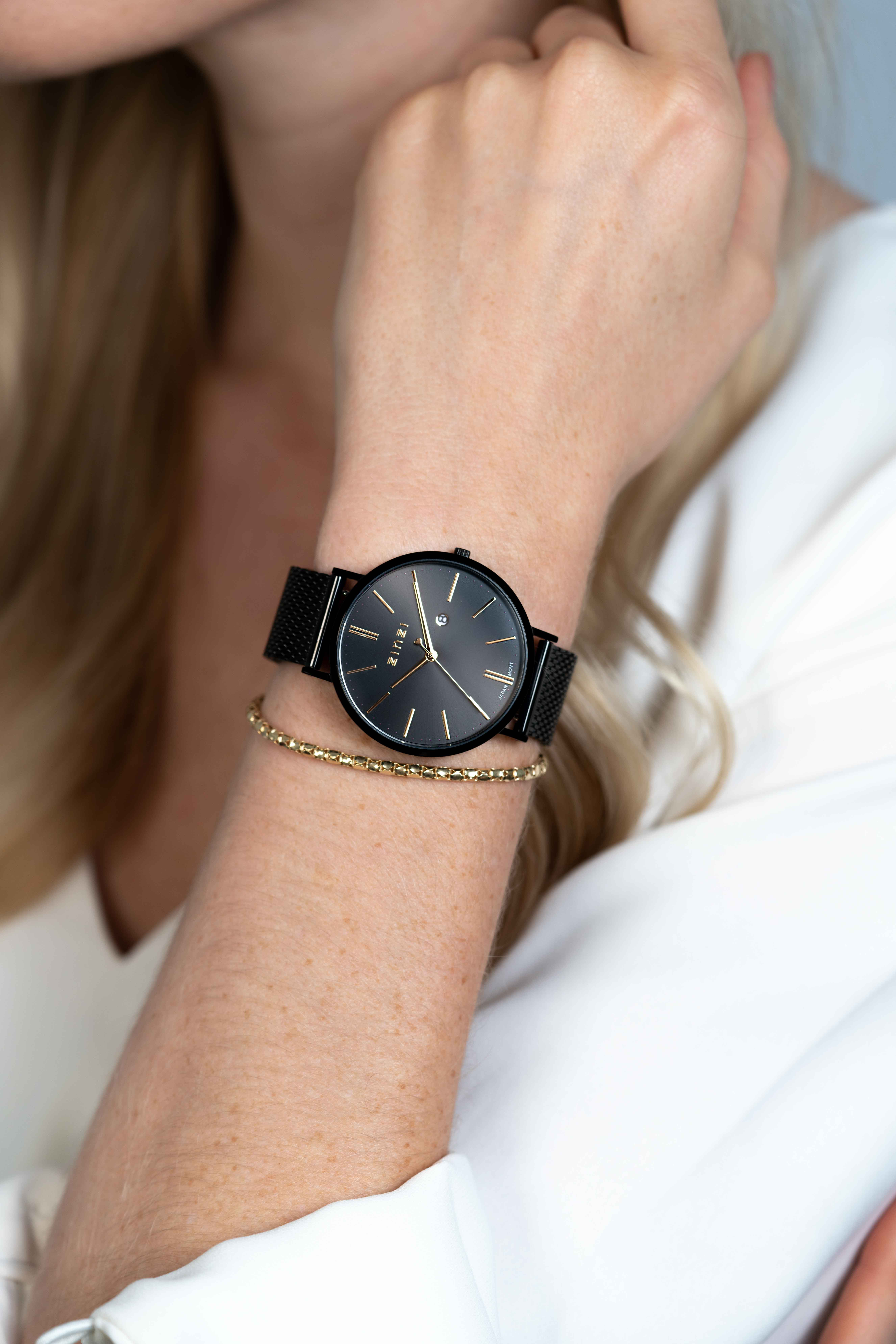 ZINZI Retro-Uhr 38 mm, schwarzes Zifferblatt, goldene Zeiger, schwarzes Stahlgehäuse, extra dünnes schwarzes Stahlgeflechtarmband ZIW449M