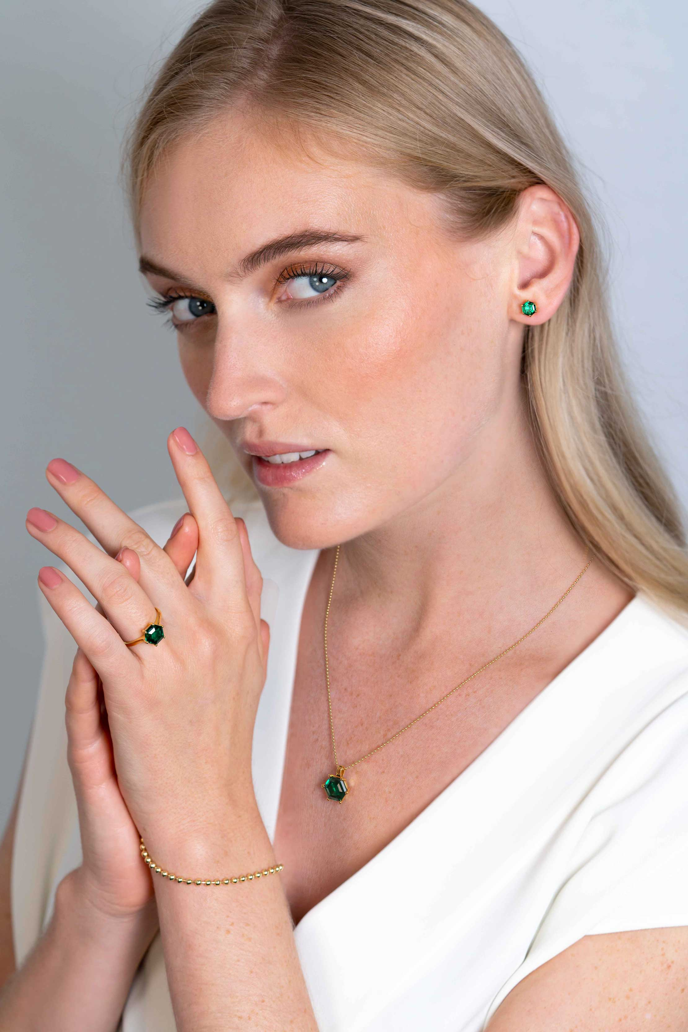 ZINZI Silberanhänger 14 Karat gelbgold plattiert mit sechseckigem grünem Farbstein 15mm ZIH2259G