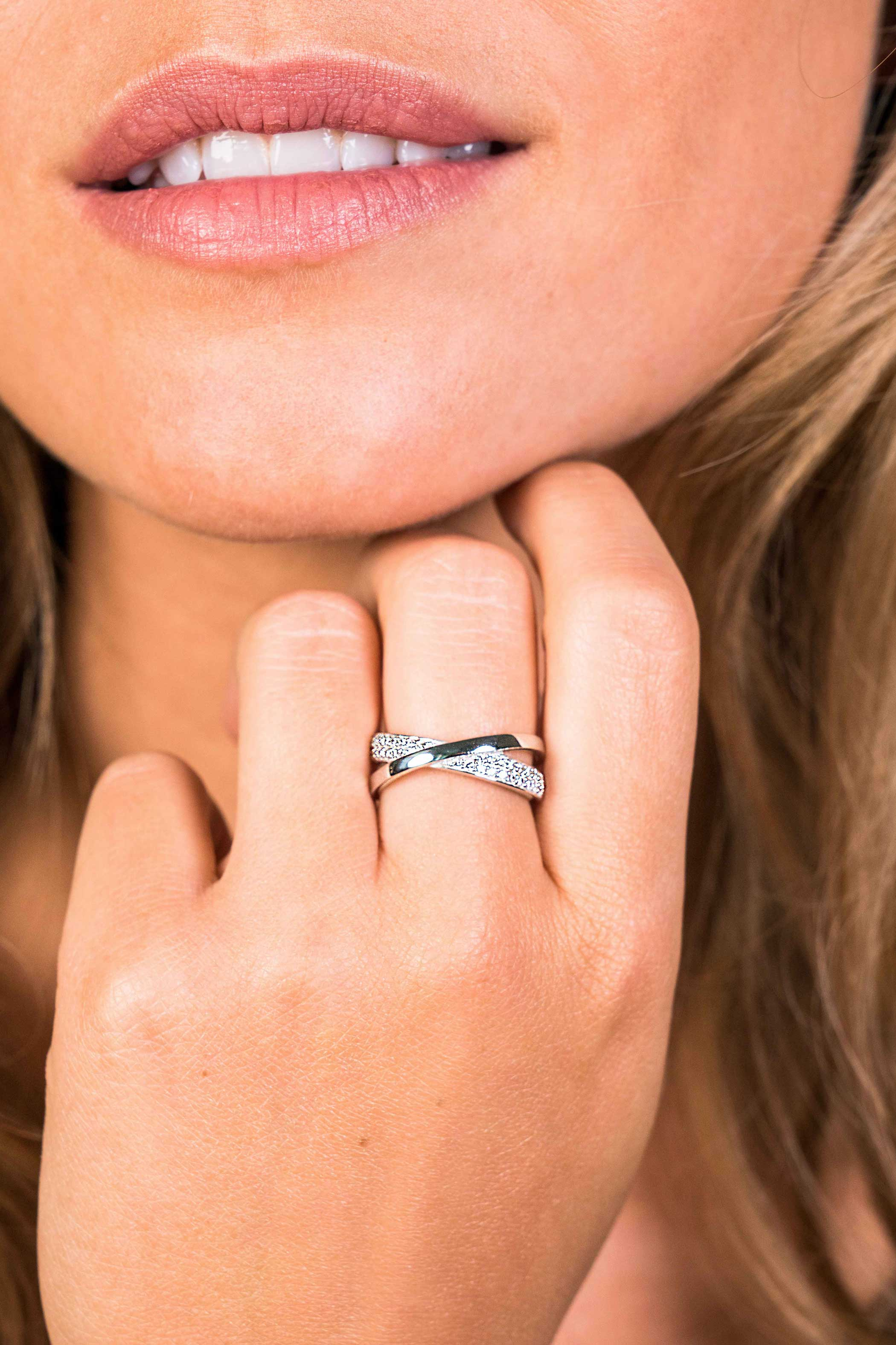 ZINZI silberner Ring cross-over weiß 7mm ZIR1604