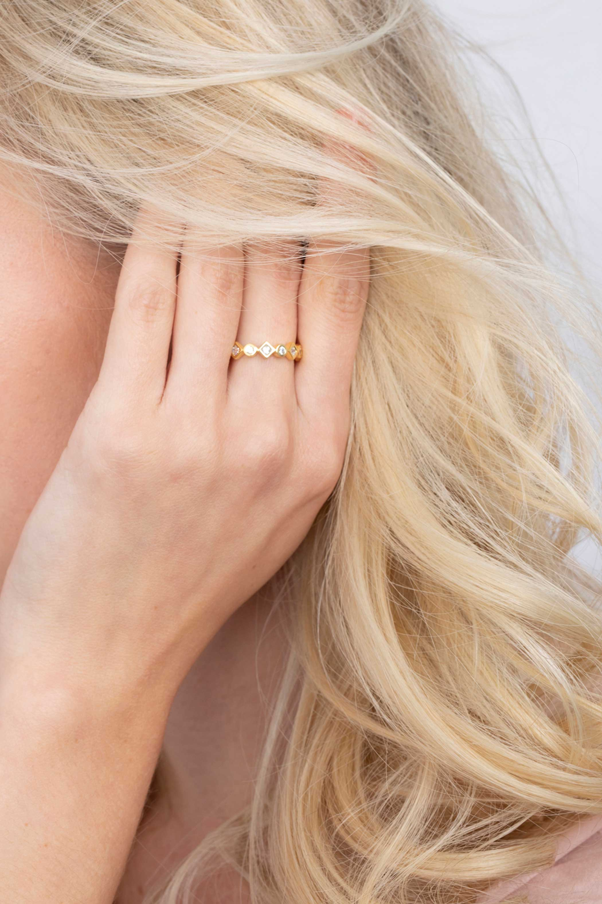 ZINZI silberner luxuriöser Ansteckring gelbvergoldet  rund Viereck weiß ZIR2055Y