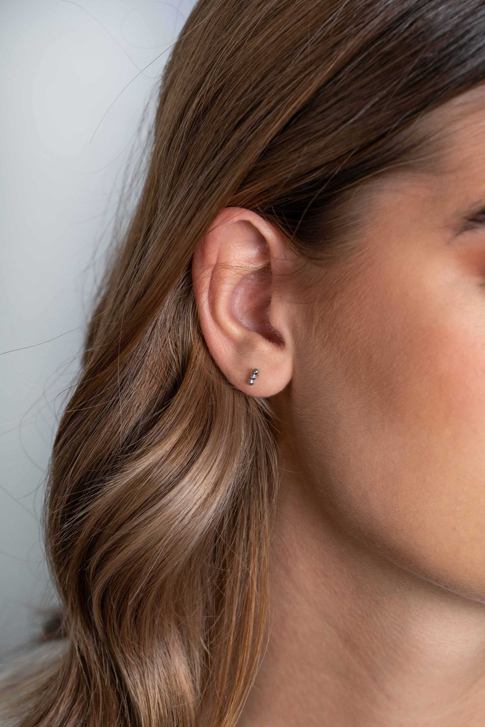 ZINZI silberne Ohrstecker drei Kugeln 6mm ZIO2230