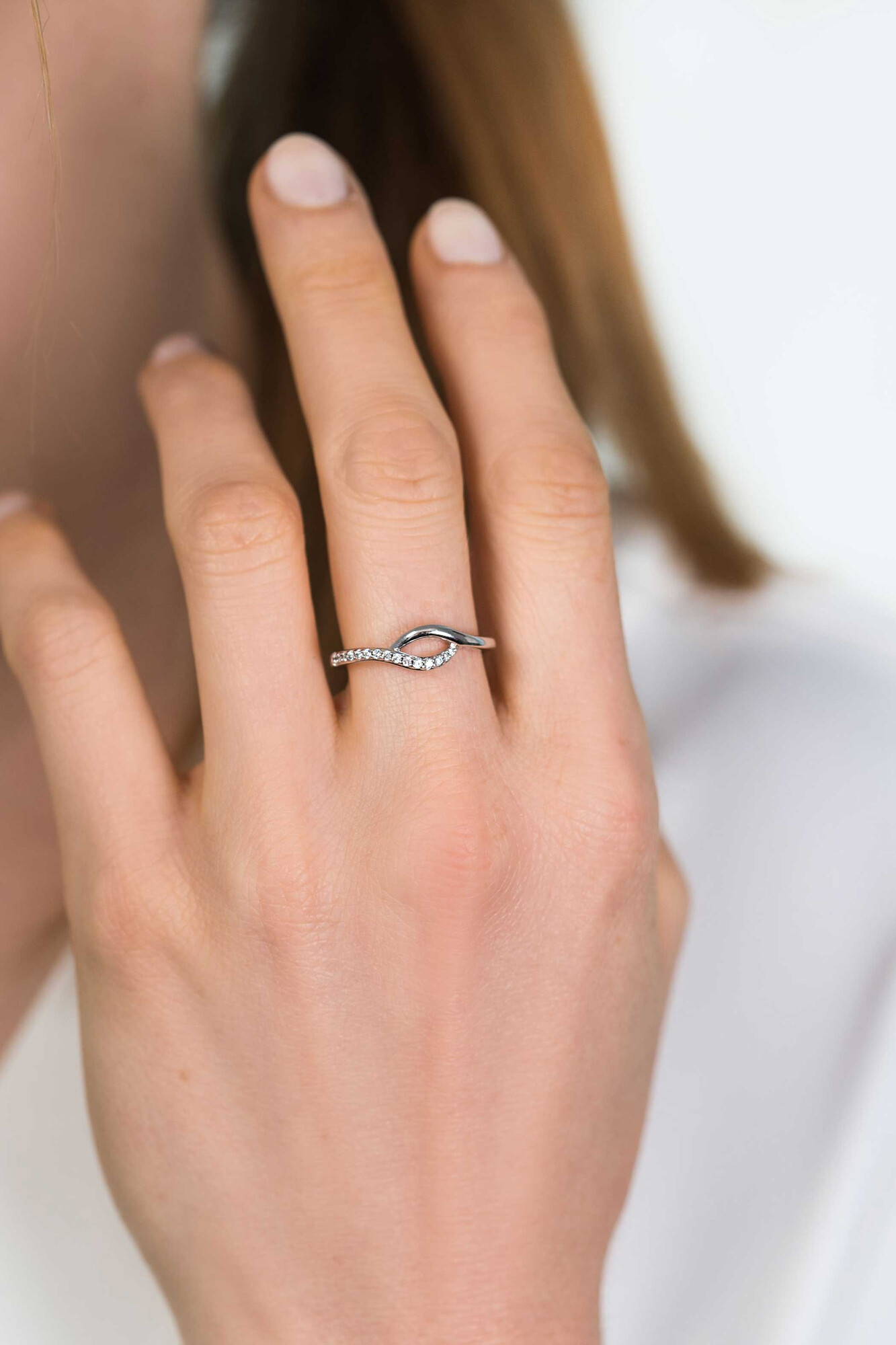 ZINZI silberner Ring crossover weißer Zirkonia ZIR1971