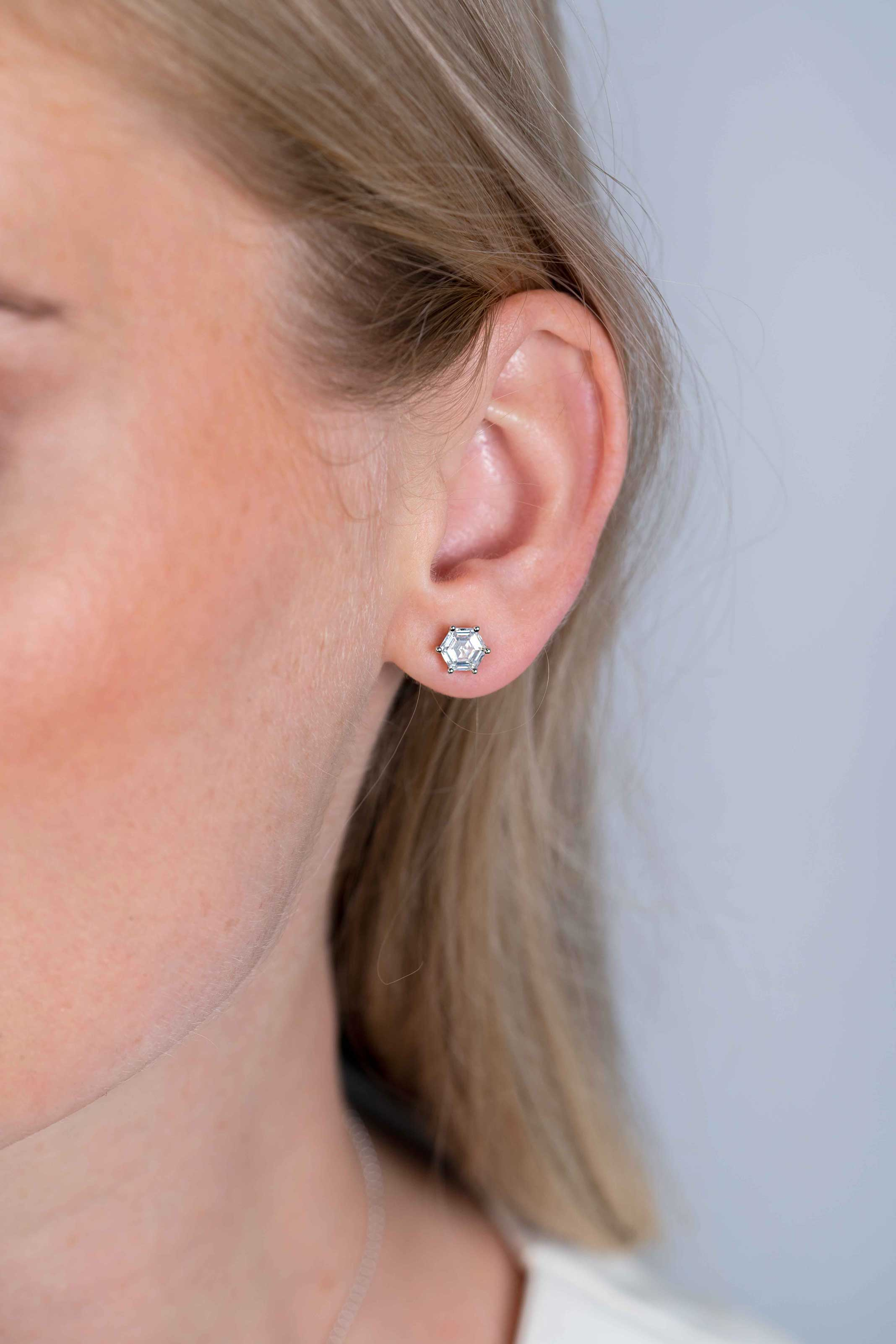 ZINZI silberne Ohrstecker Hexagon met weiße zirconia 7mm ZIO2259