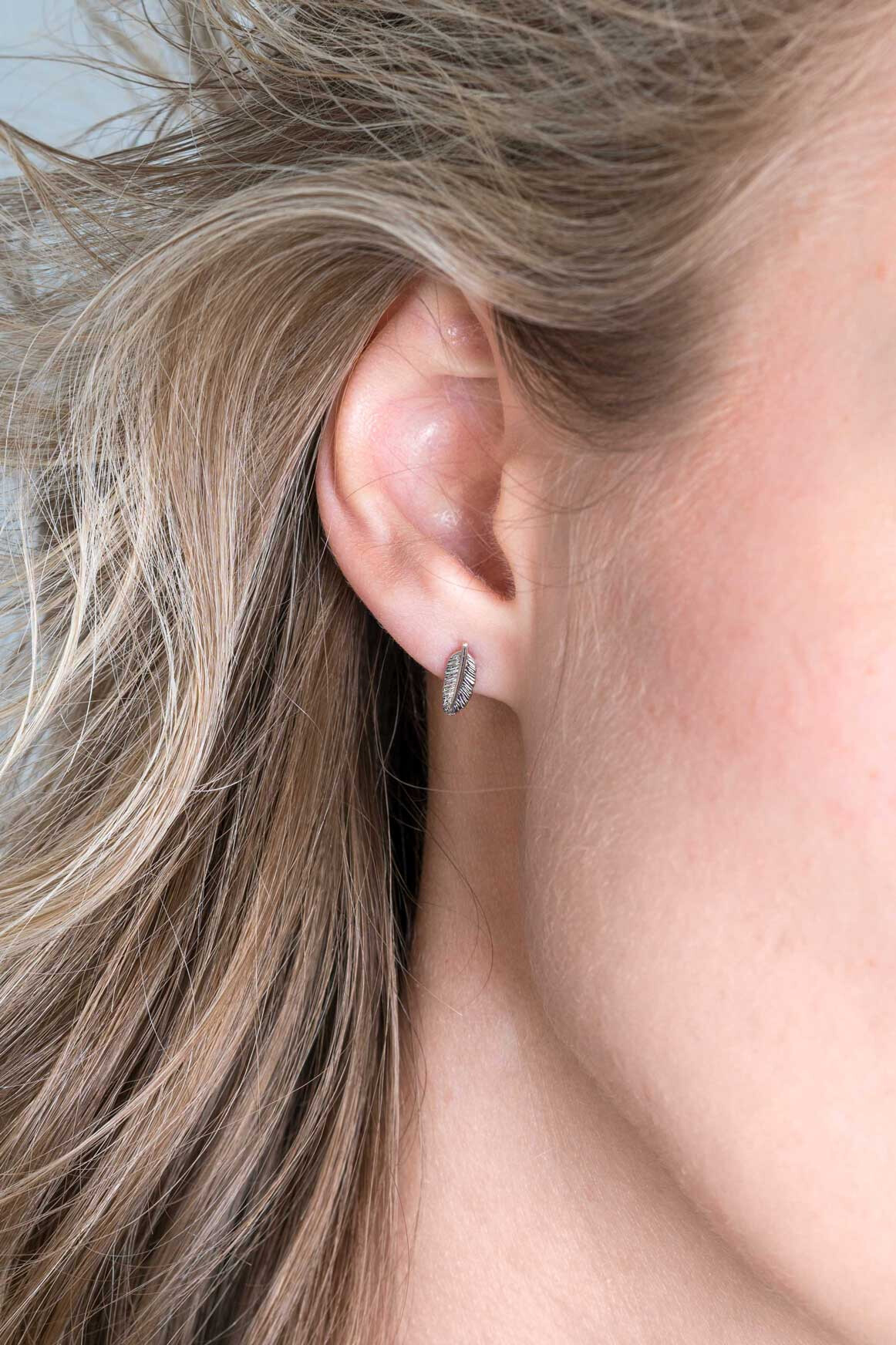 ZINZI silberne Ohrstecker Feder 10mm ZIO2212