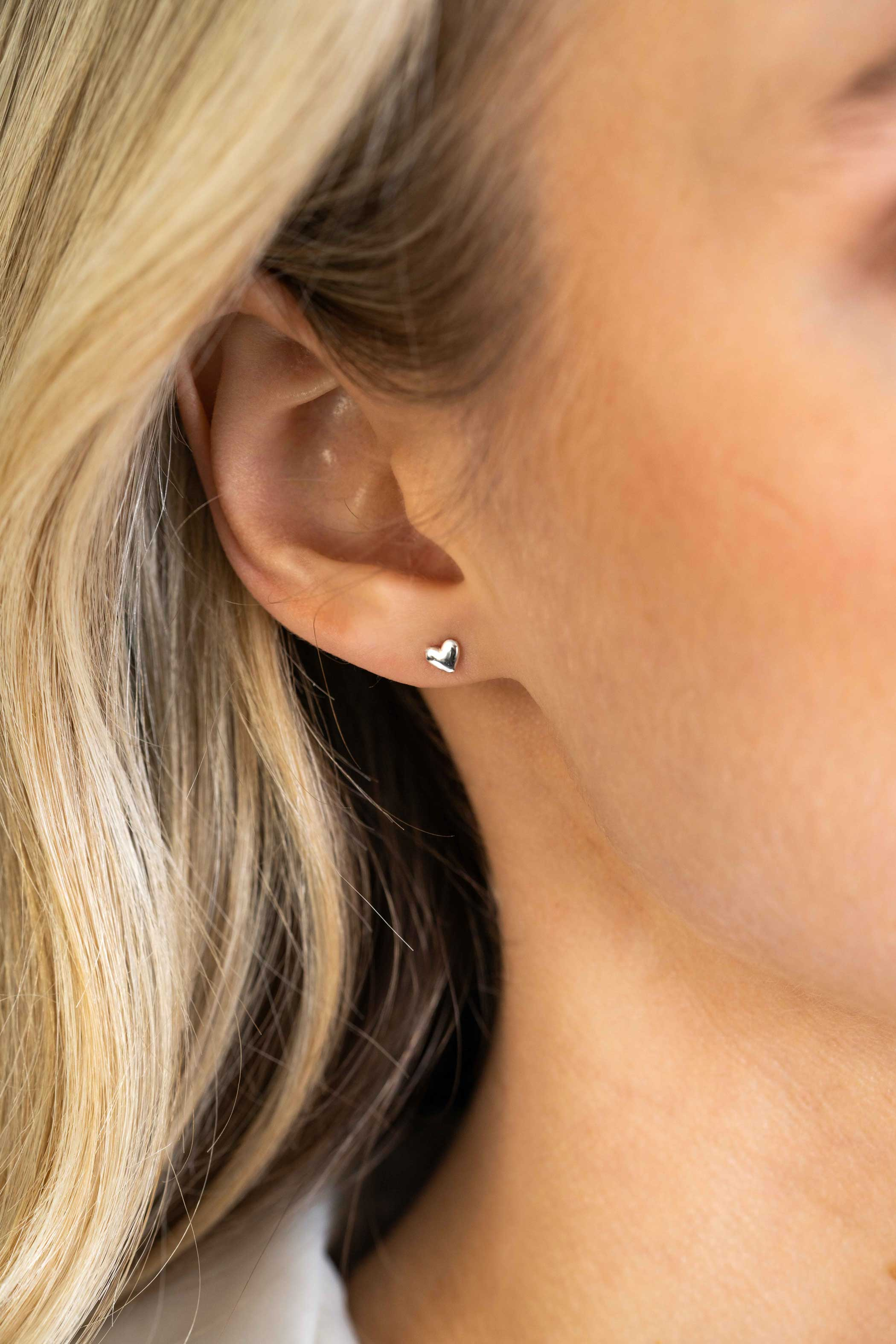 ZINZI zlv. oorknopjes hart