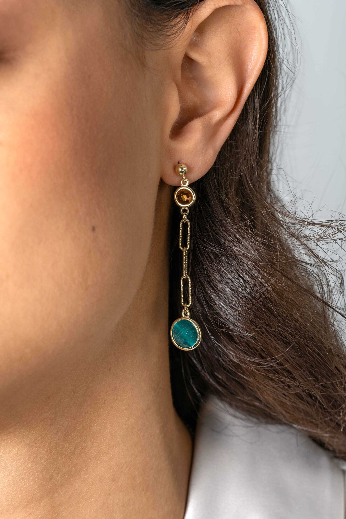 ZINZI zlv. oorstekers lang met groen en geel zirc.