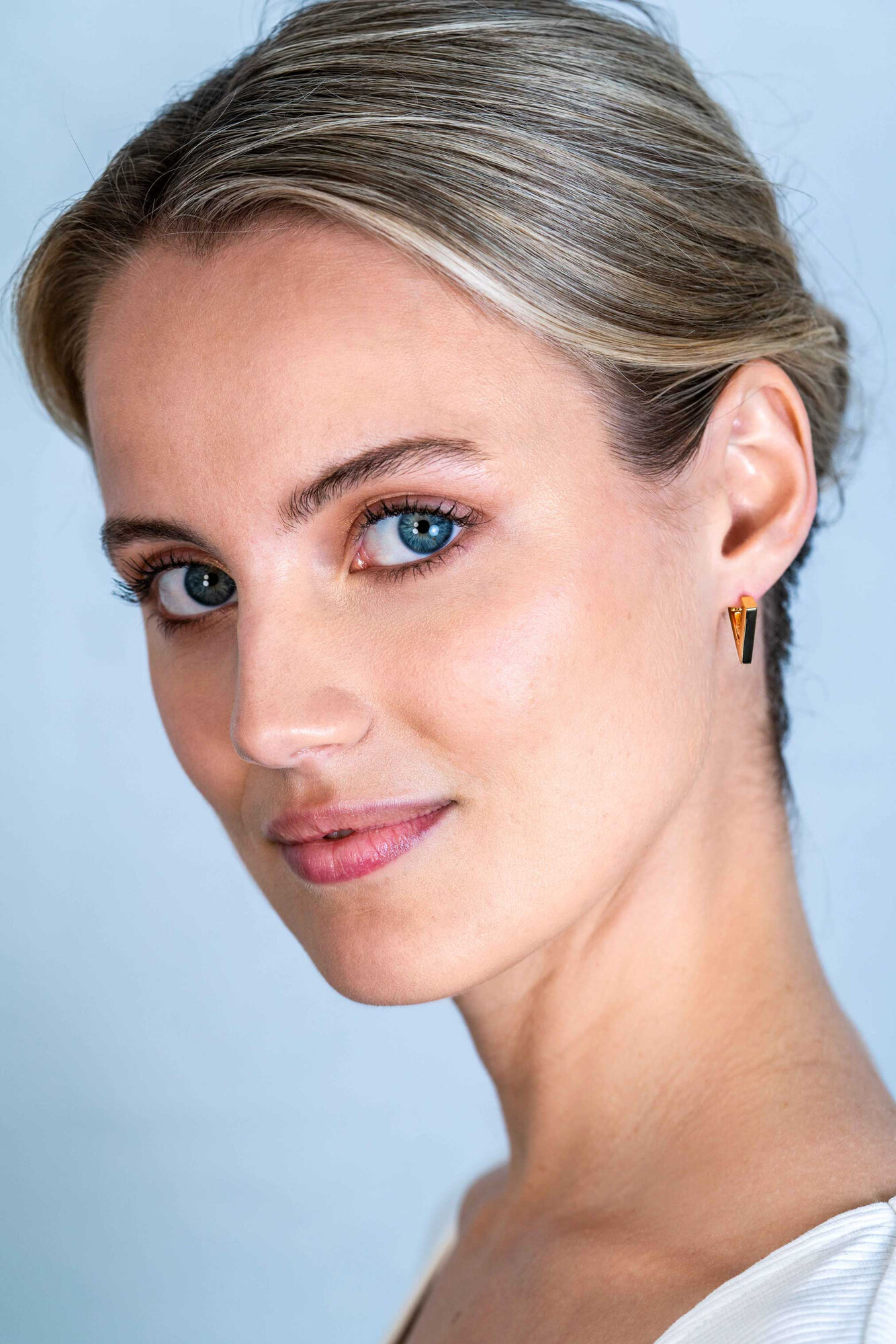 ZINZI zlv. klapcroelen geelverguld V-vorm 16x3mm