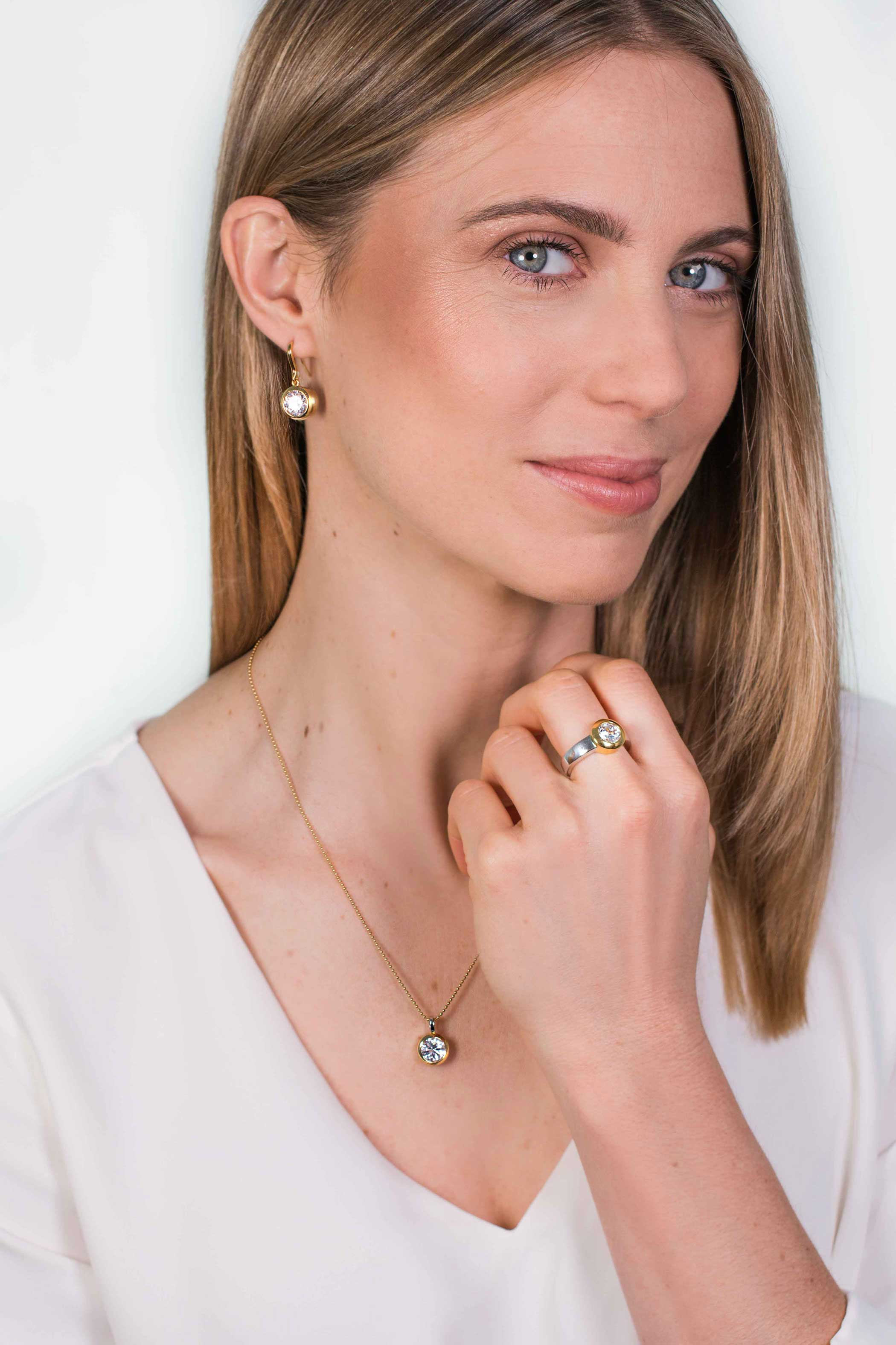 ZINZI silberner gelbvergoldeter Anhänger 17mm rund weiße Zirkonia ZIH2