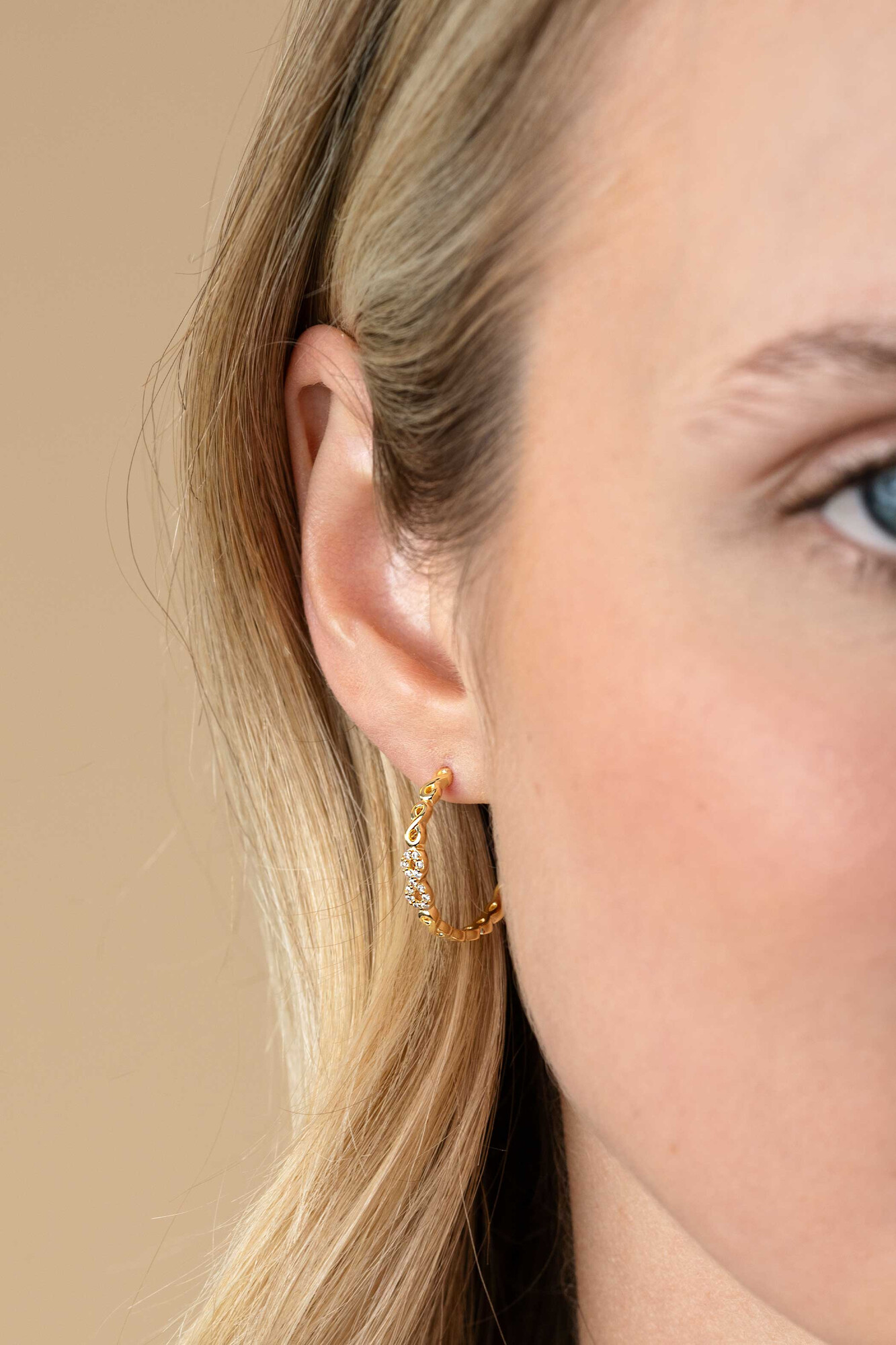 21mm ZINZI vergoldete Silber Ohrstecker halb rund, besetzt mit Infinity-Gliedern, 3mm breit ZIO2591